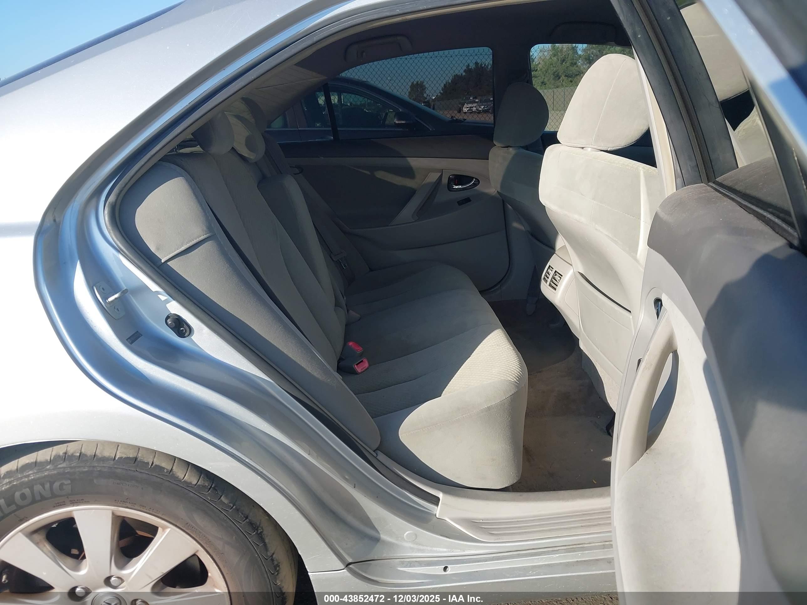 TOYOTA CAMRY image 8