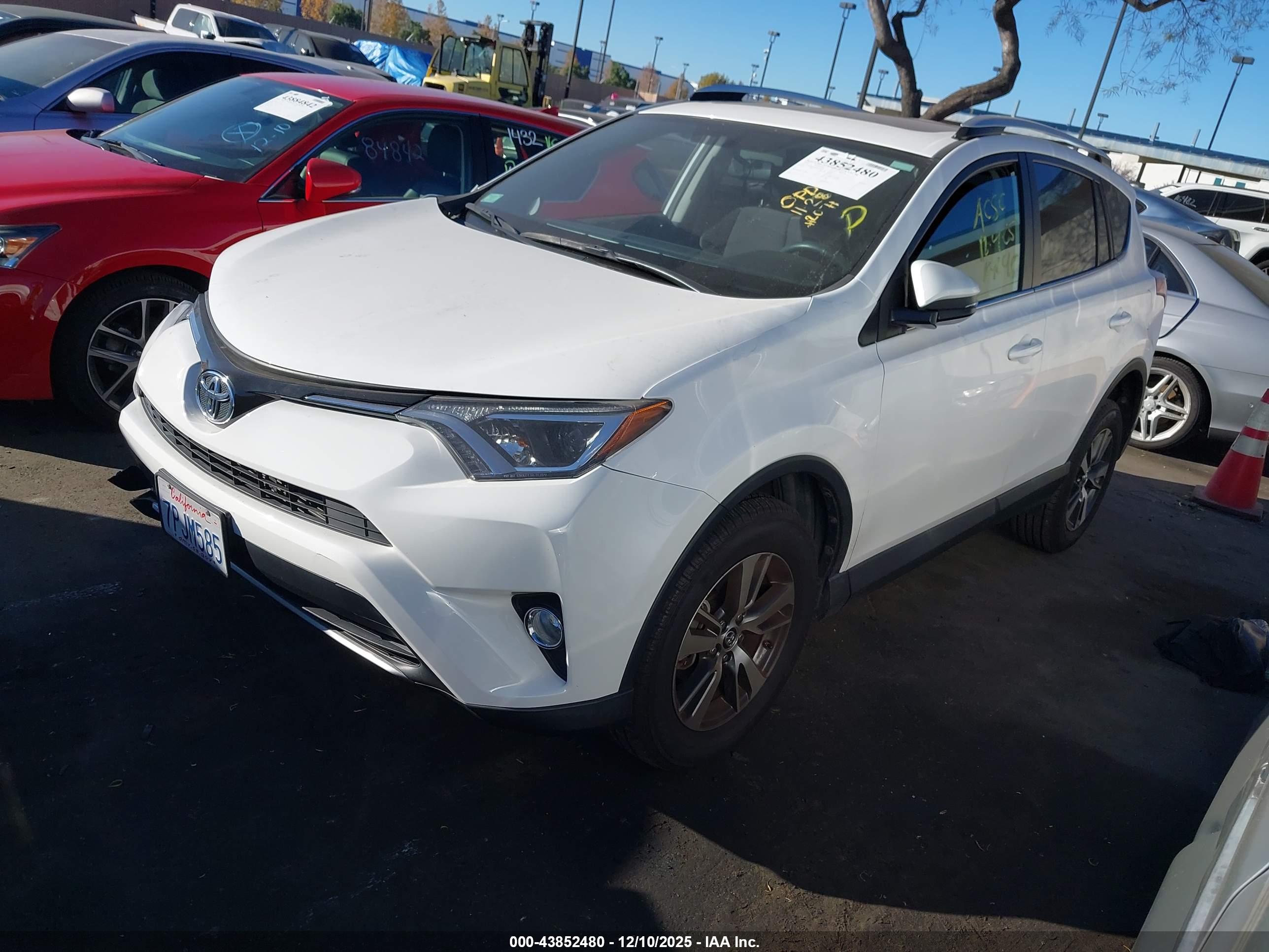 TOYOTA RAV4 image 2
