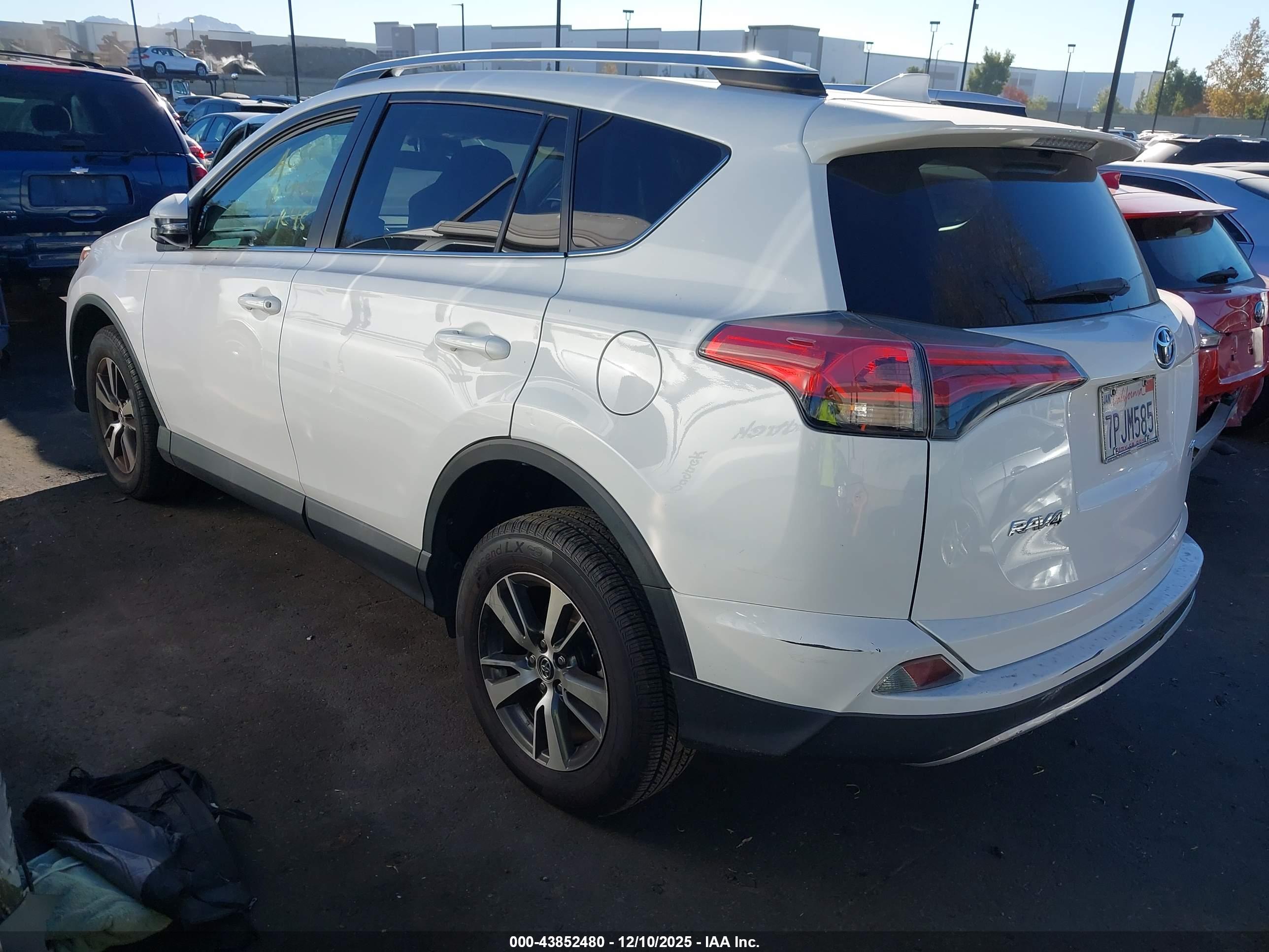 TOYOTA RAV4 image 3