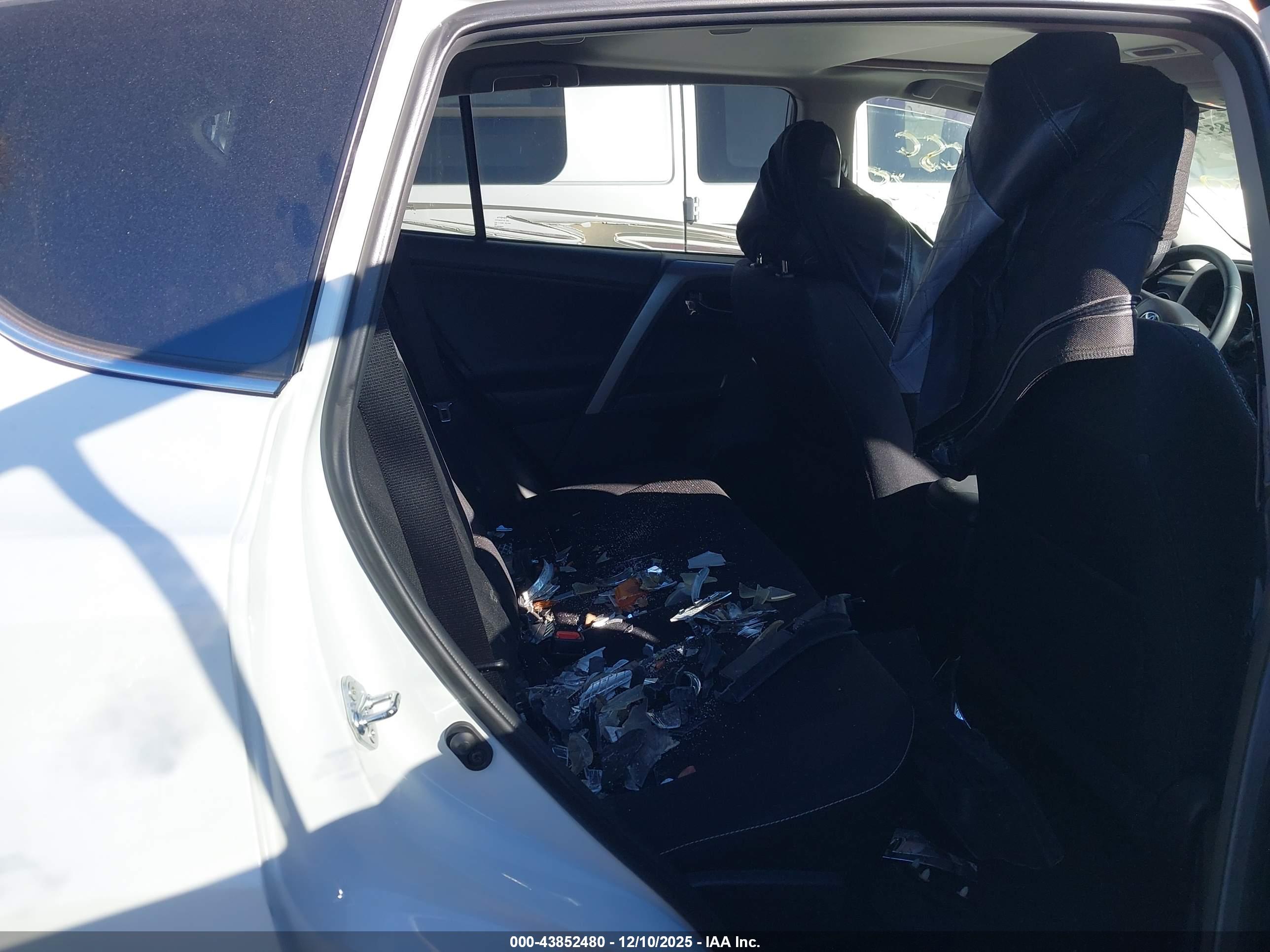 TOYOTA RAV4 image 5