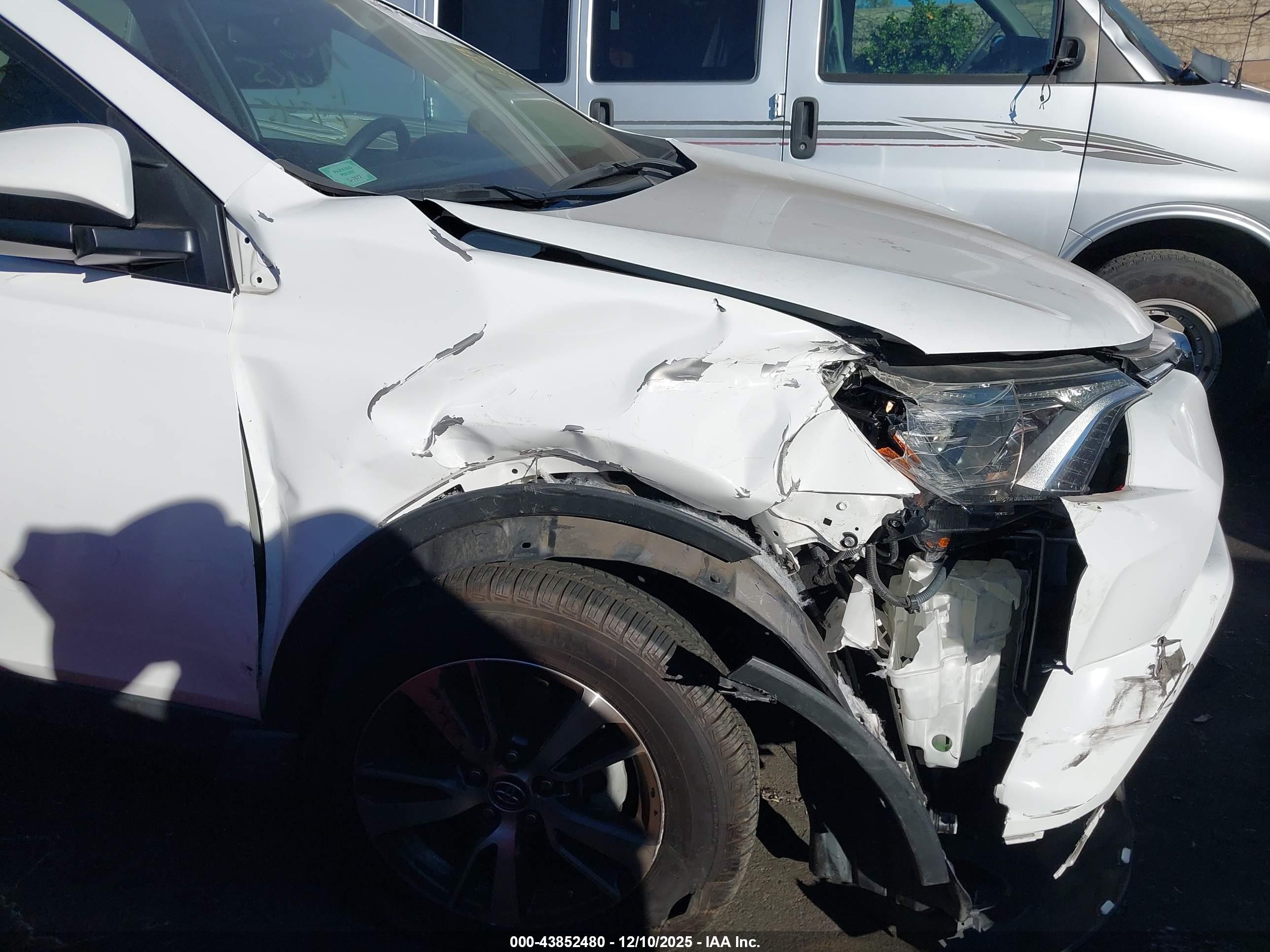 TOYOTA RAV4 image 6