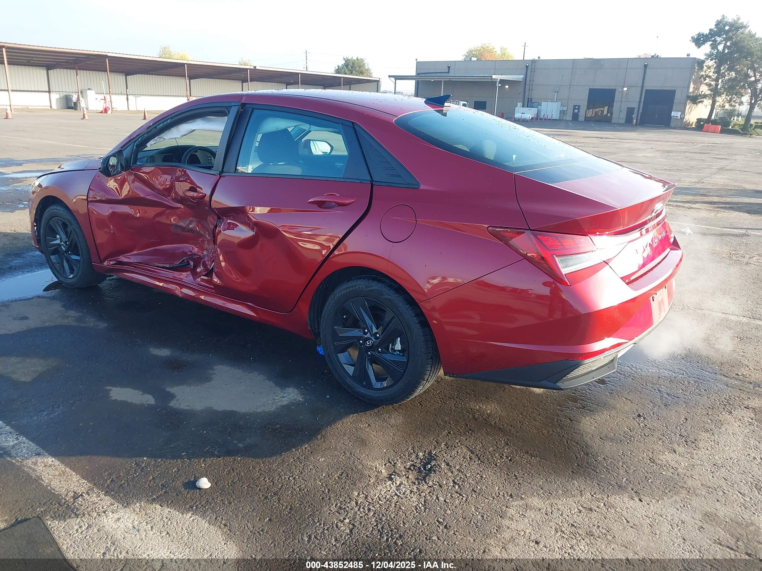 HYUNDAI ELANTRA image 3