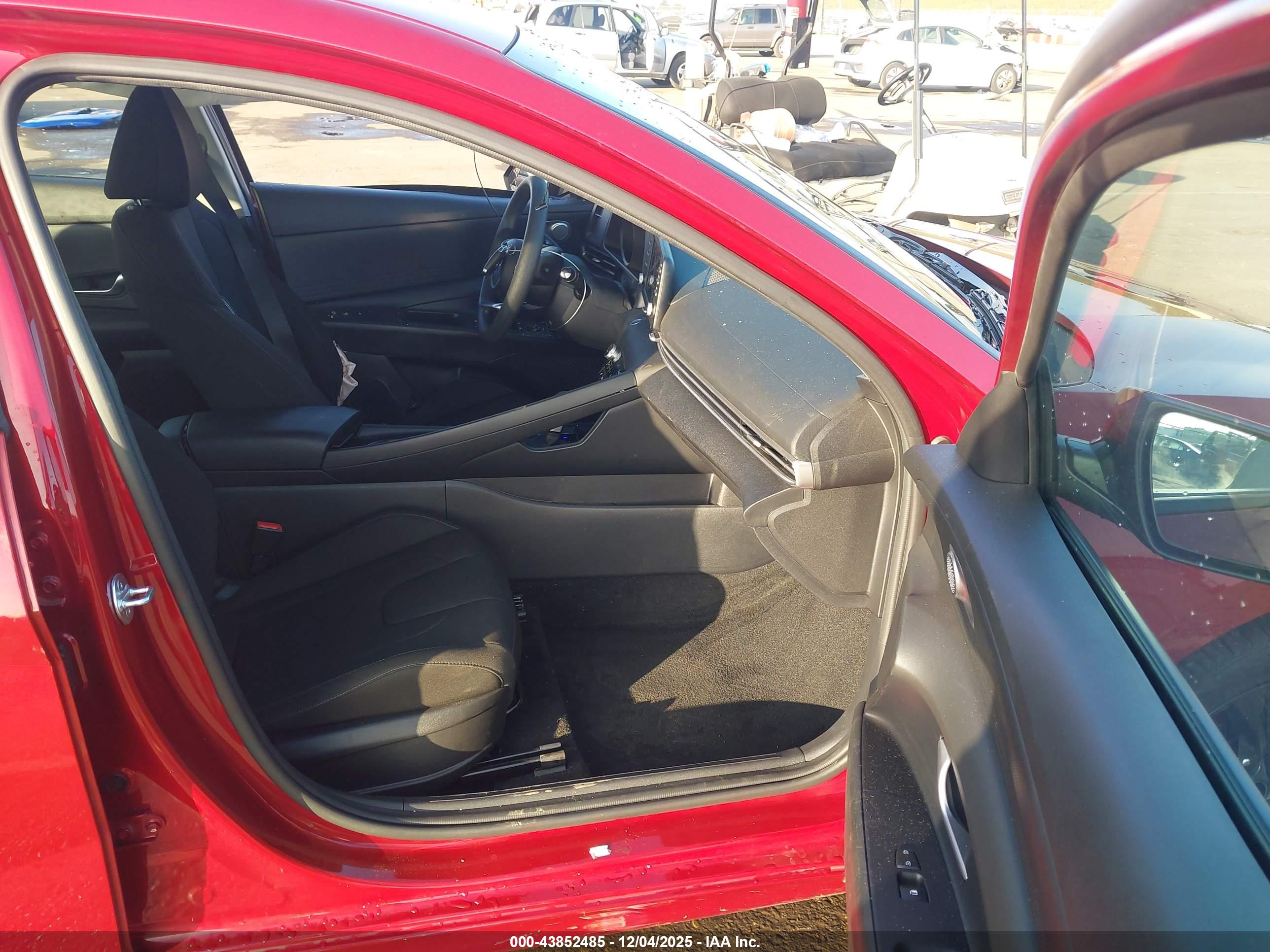 HYUNDAI ELANTRA image 5