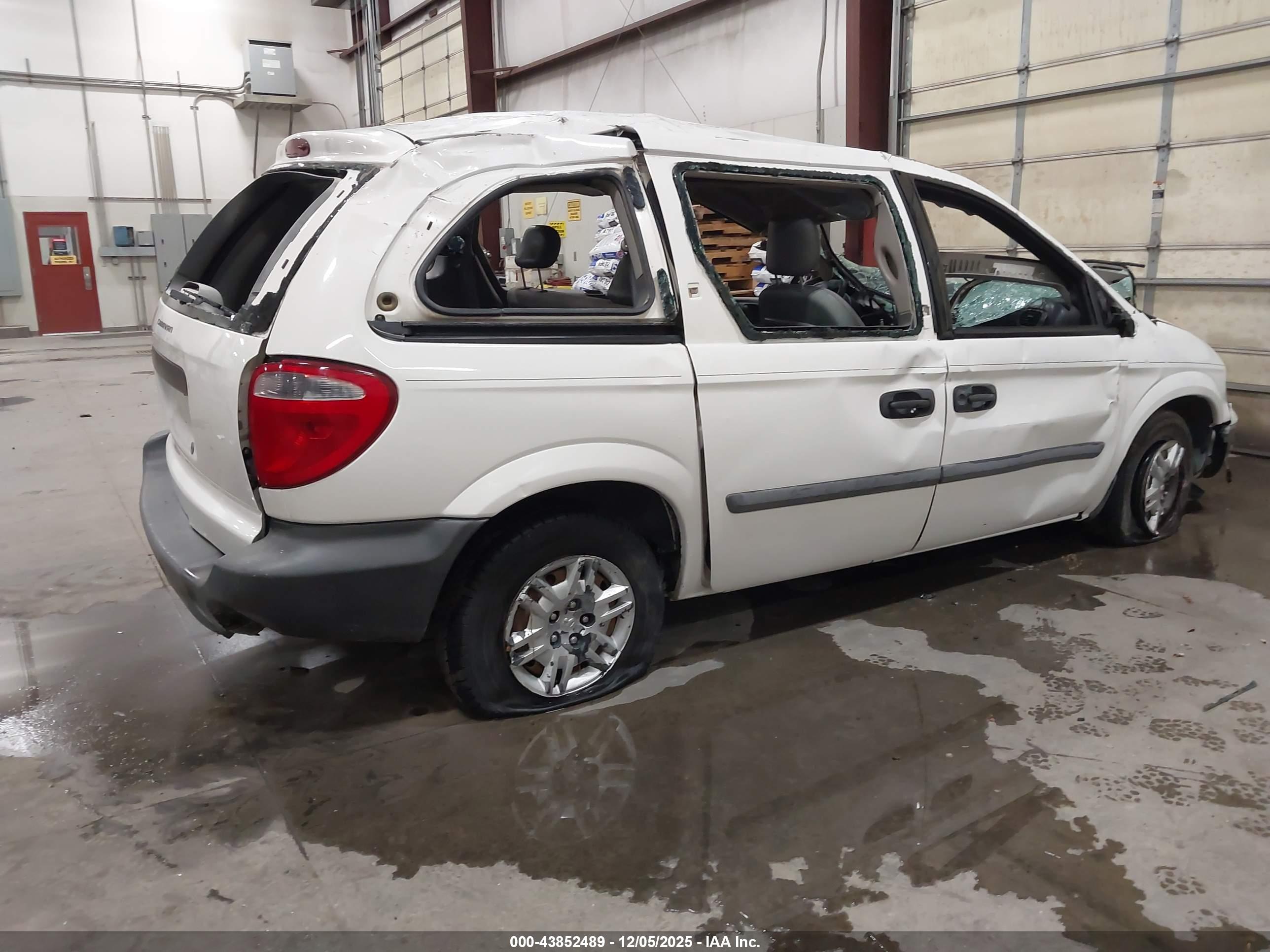 DODGE CARAVAN image 4