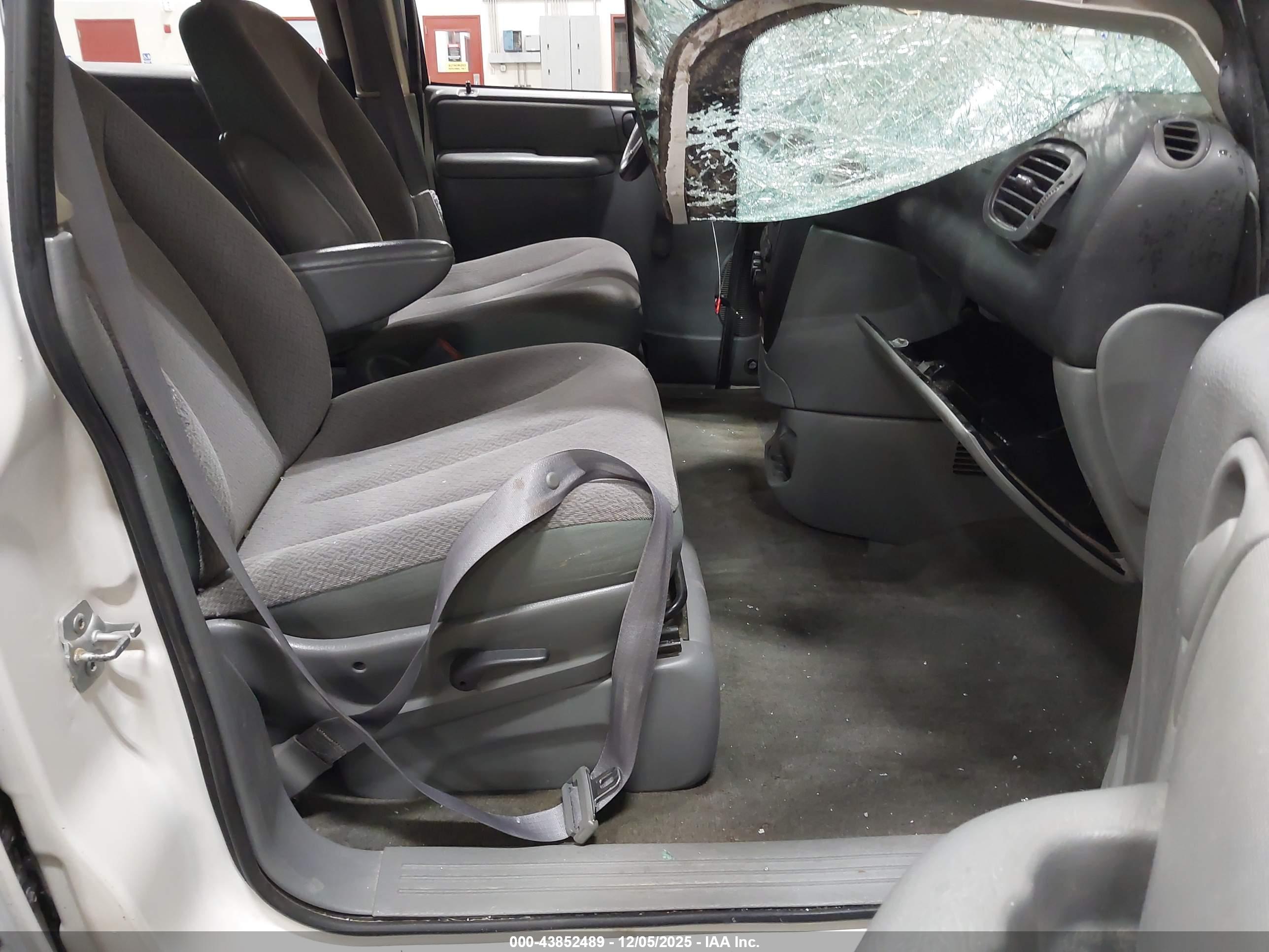 DODGE CARAVAN image 5
