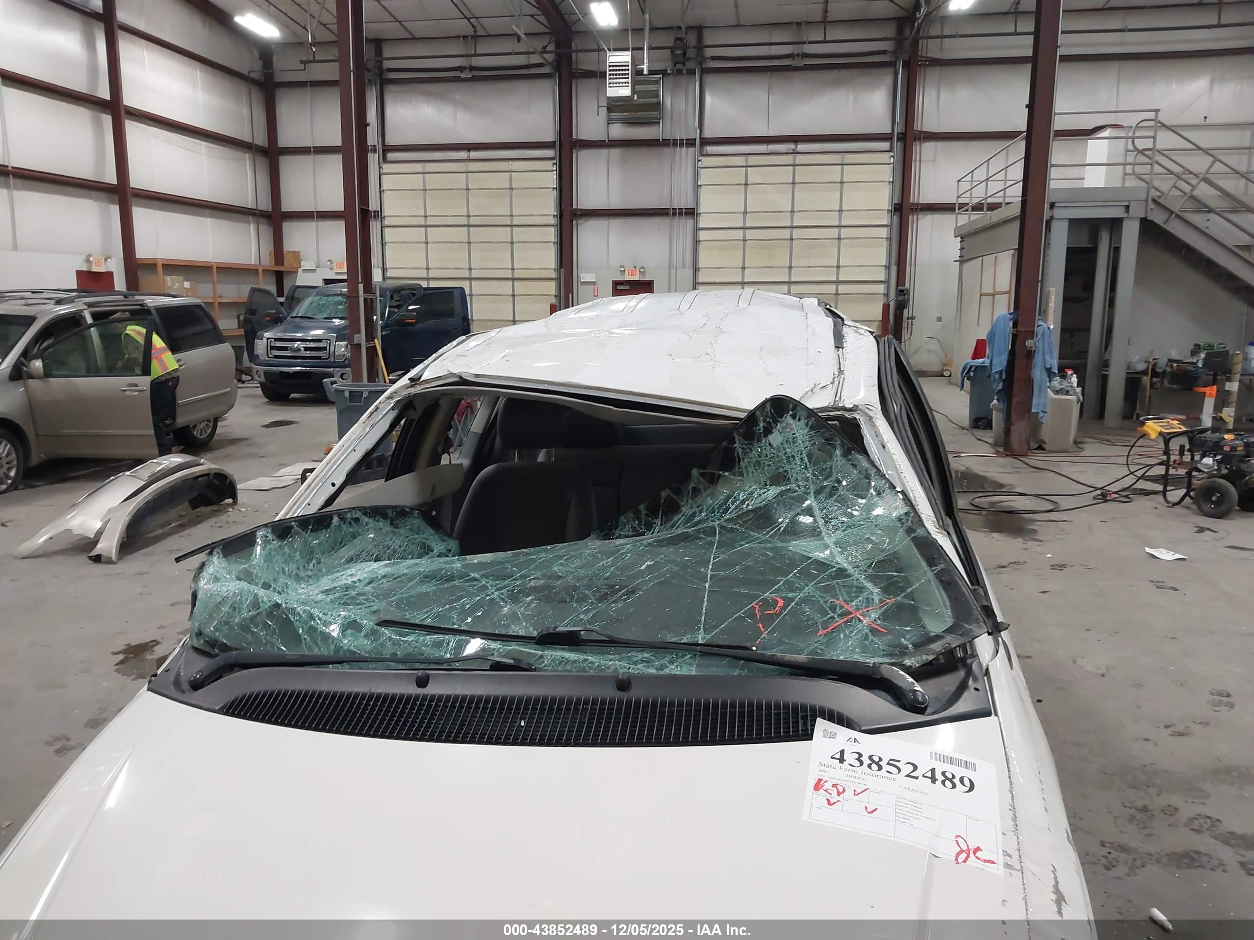 DODGE CARAVAN image 6