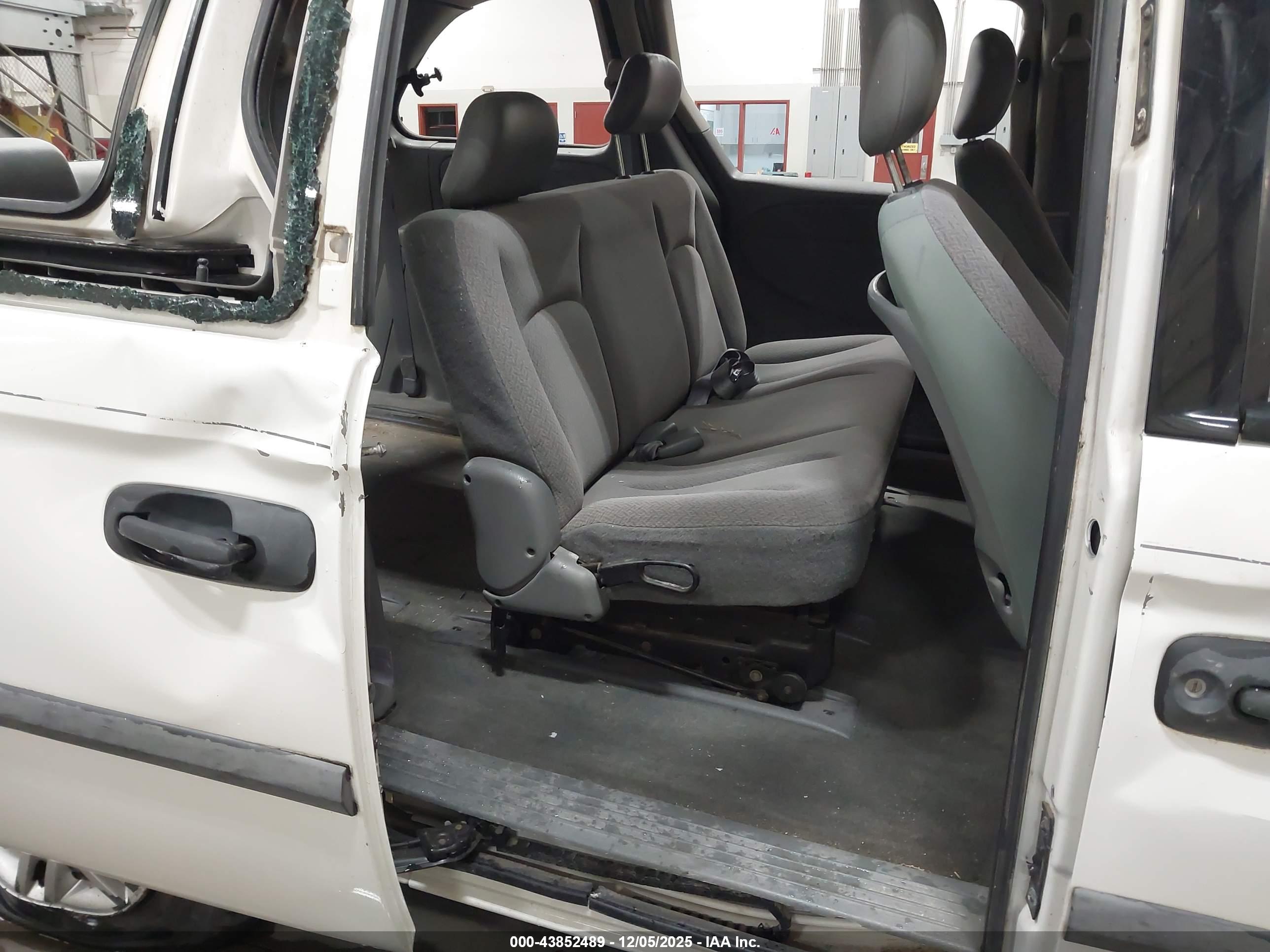 DODGE CARAVAN image 8