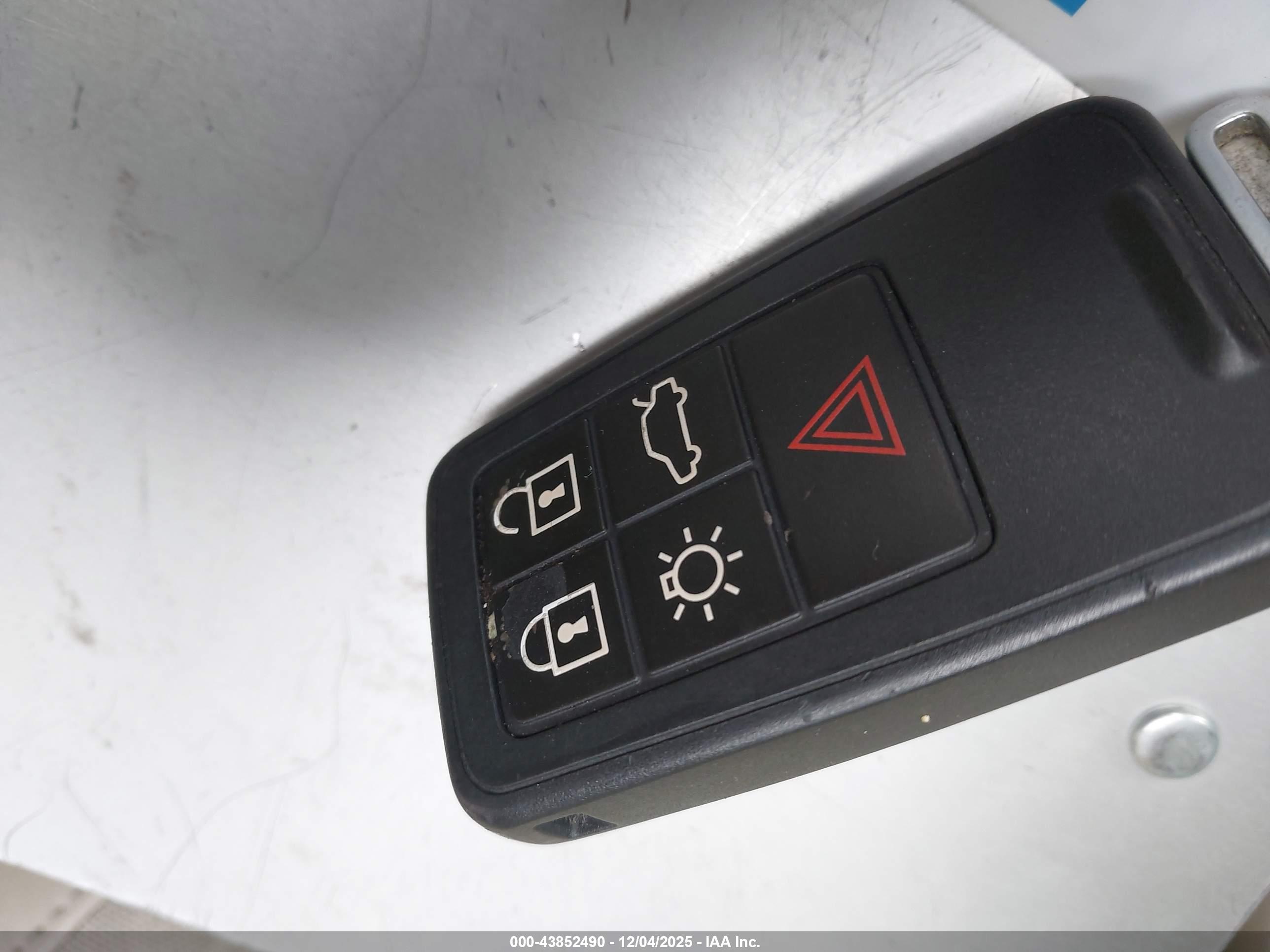 VOLVO XC60 image 11
