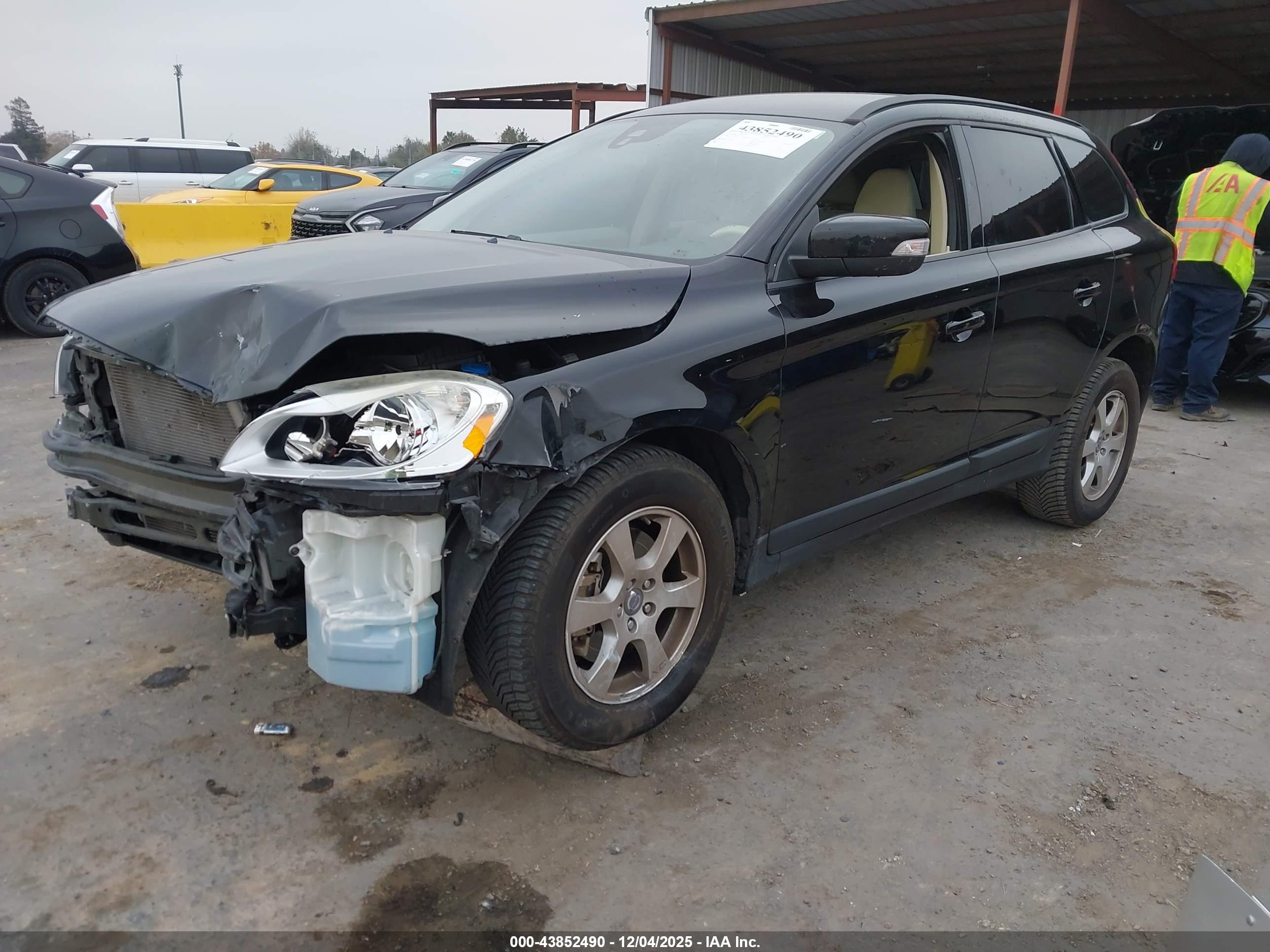 VOLVO XC60 image 2