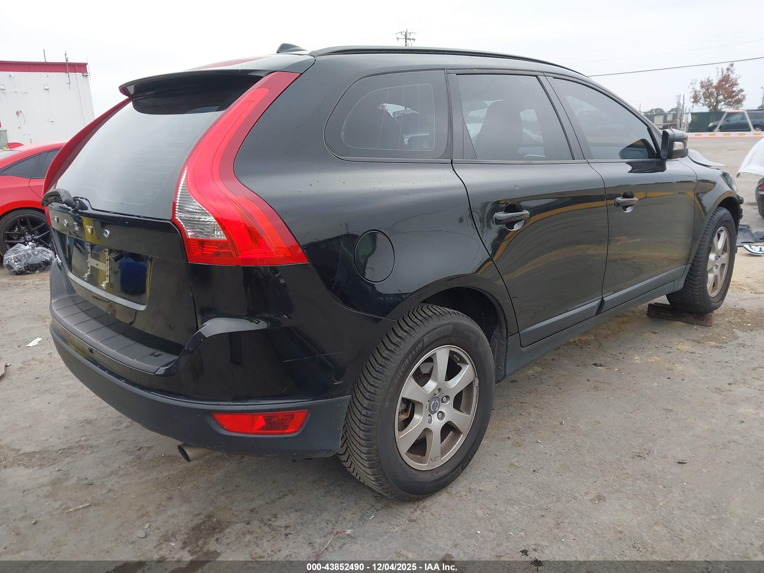VOLVO XC60 image 4