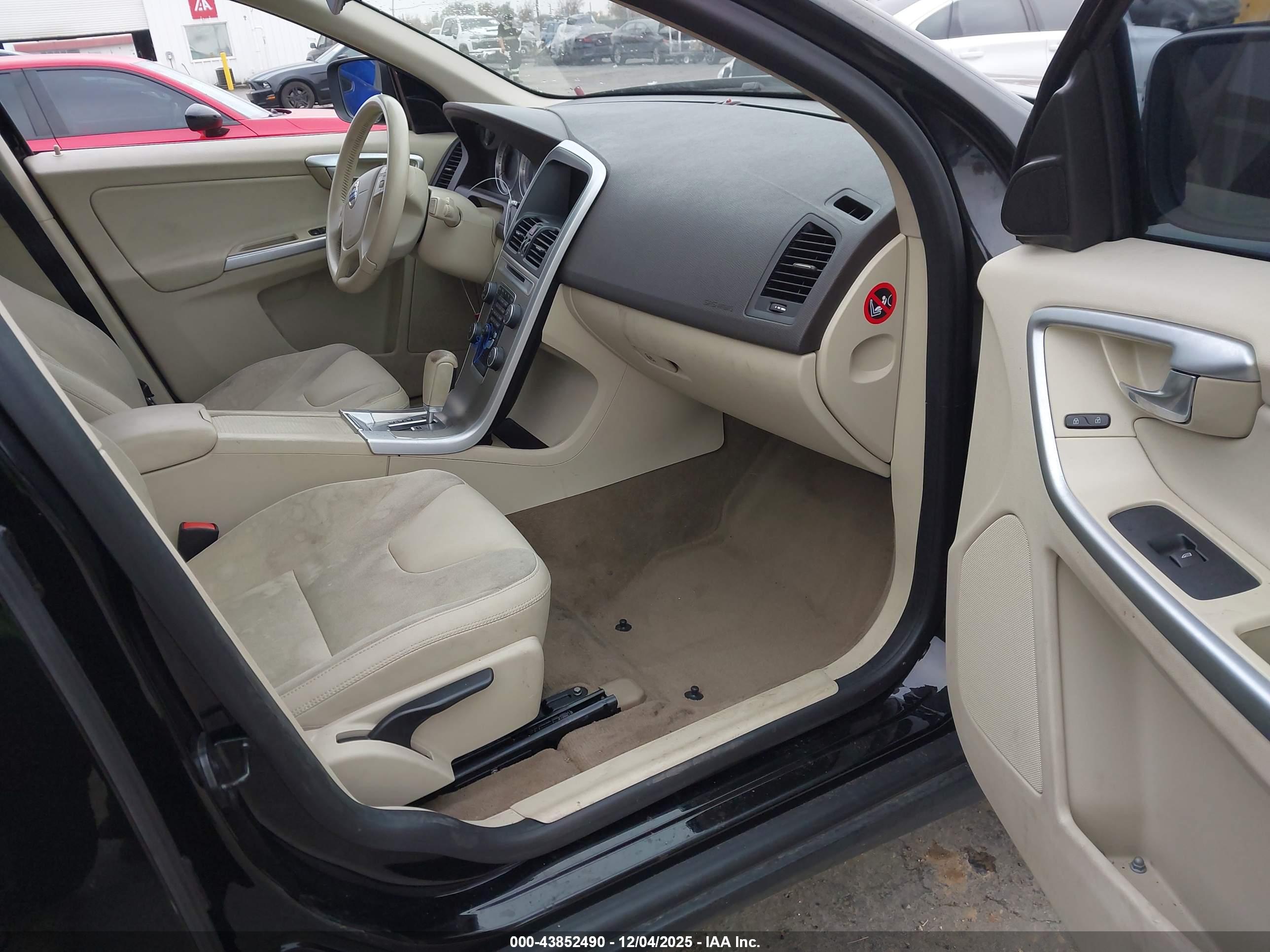 VOLVO XC60 image 5