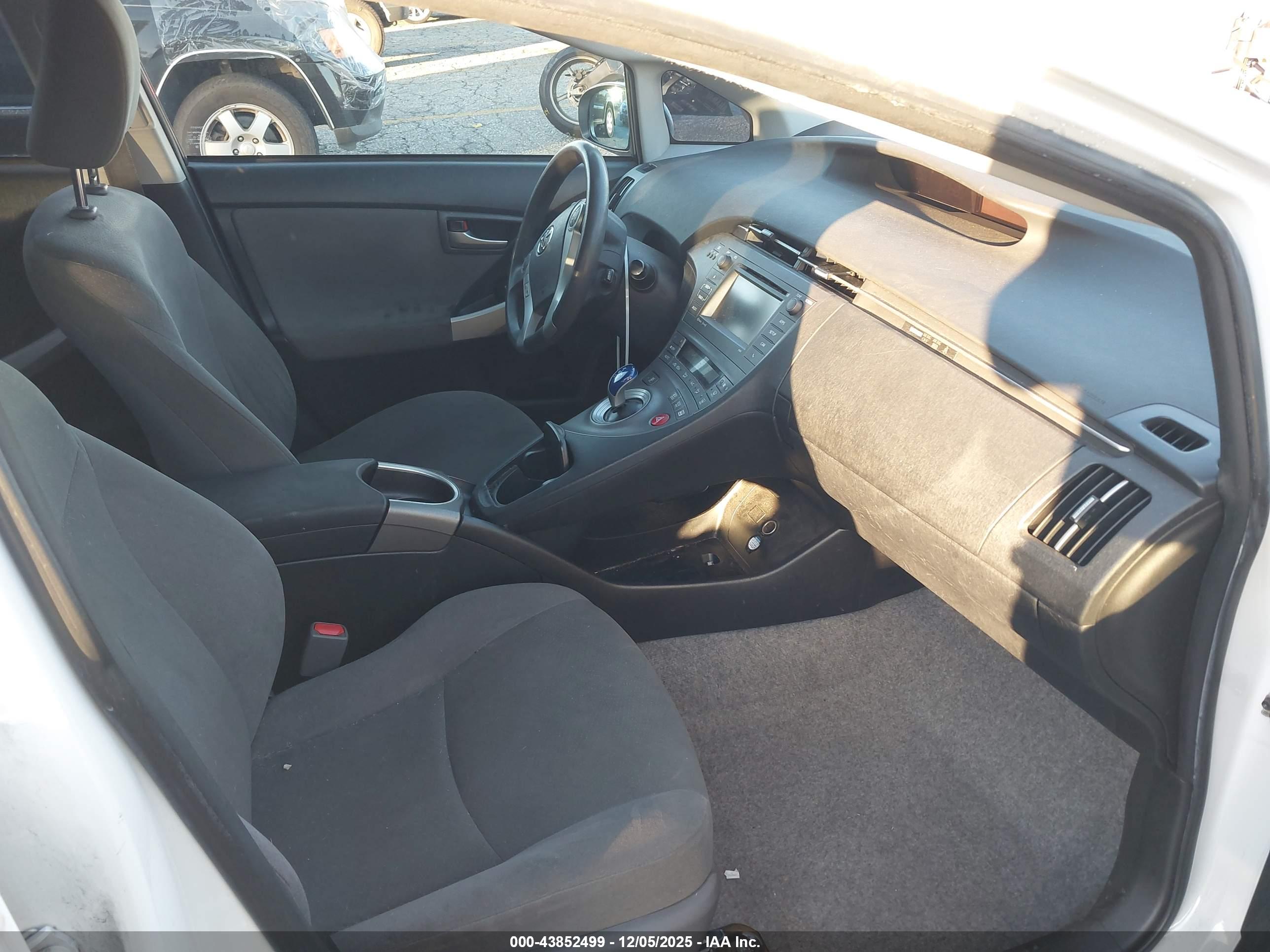 TOYOTA PRIUS image 5