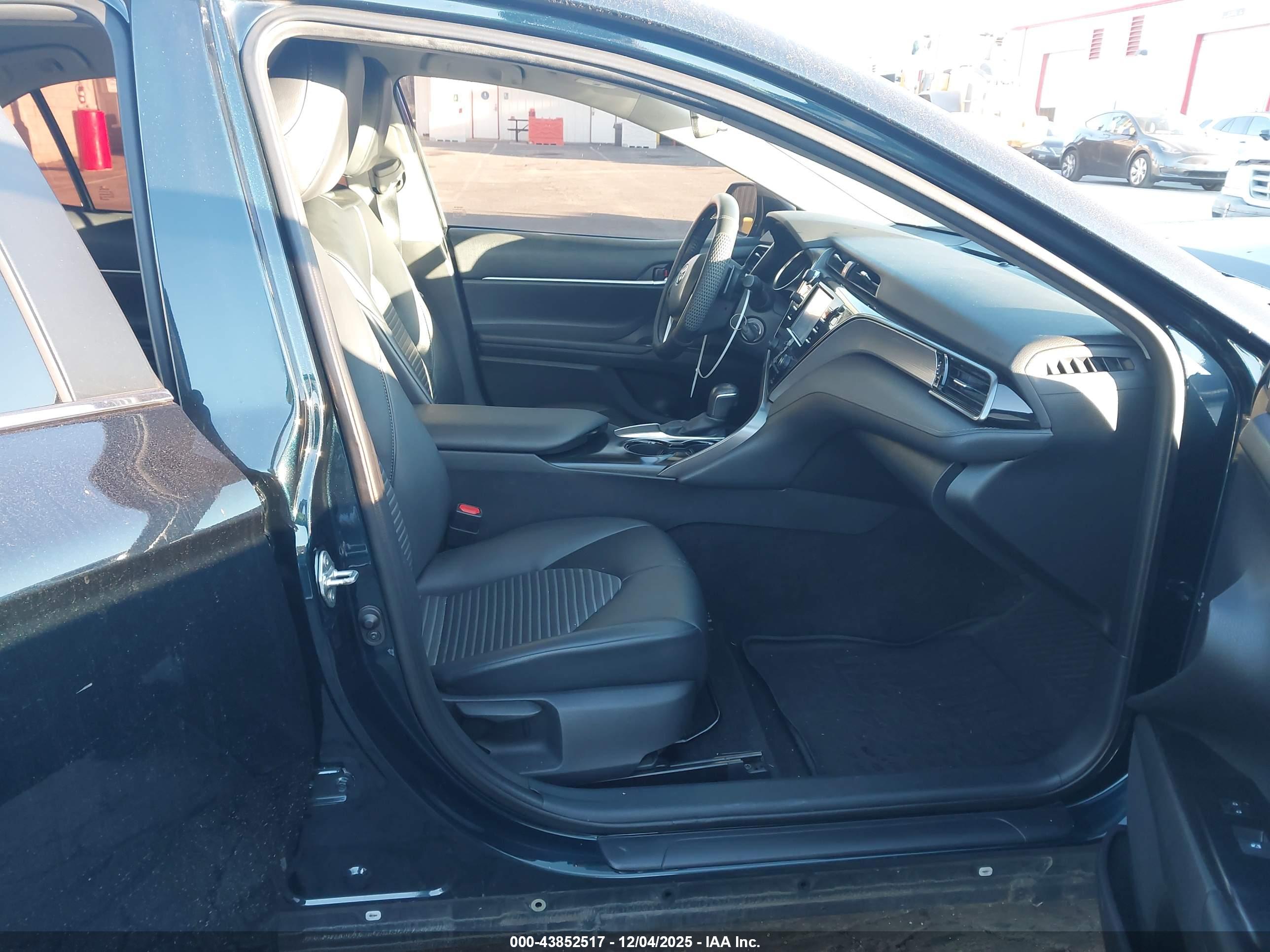 TOYOTA CAMRY image 5