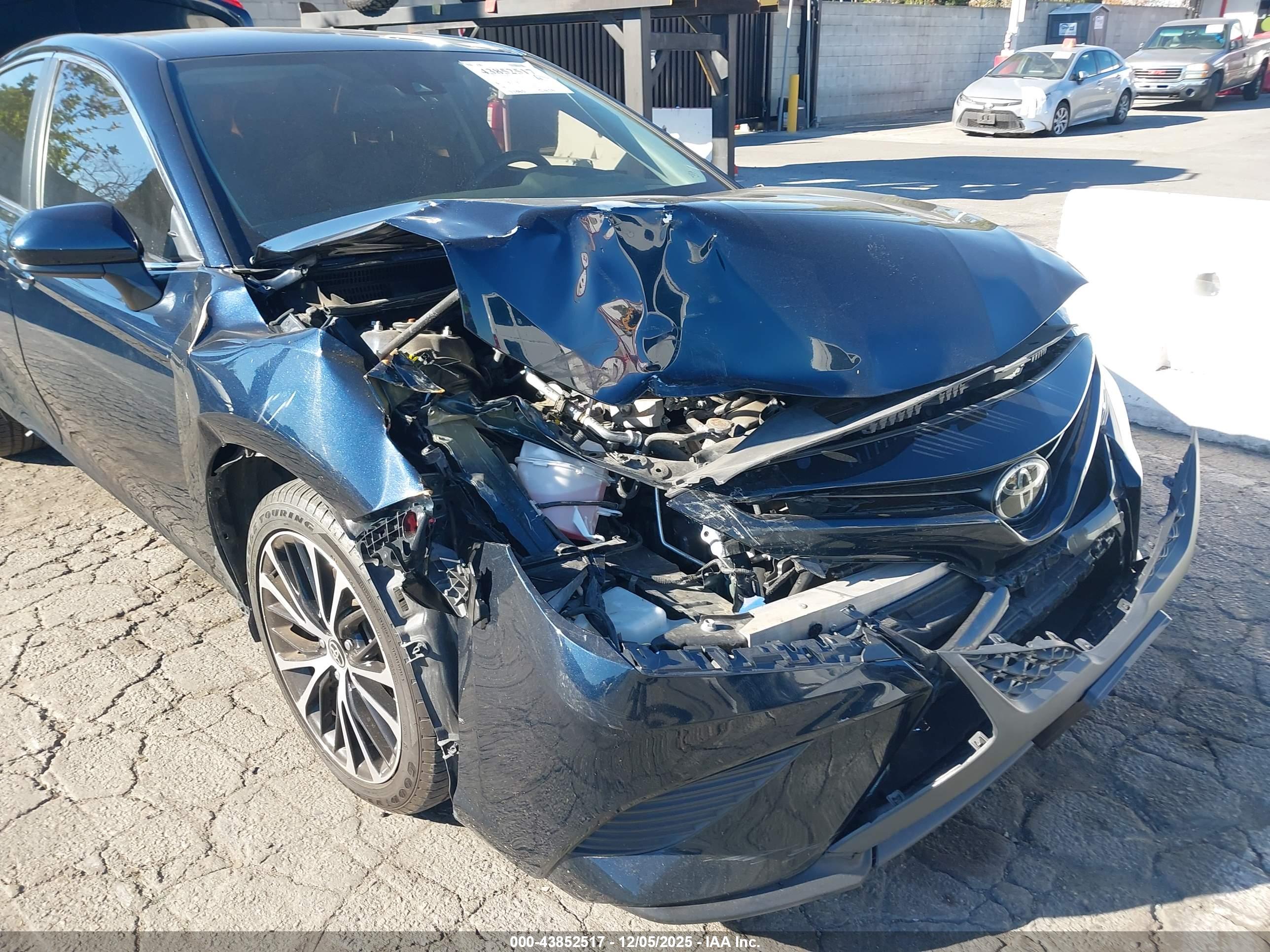 TOYOTA CAMRY image 6