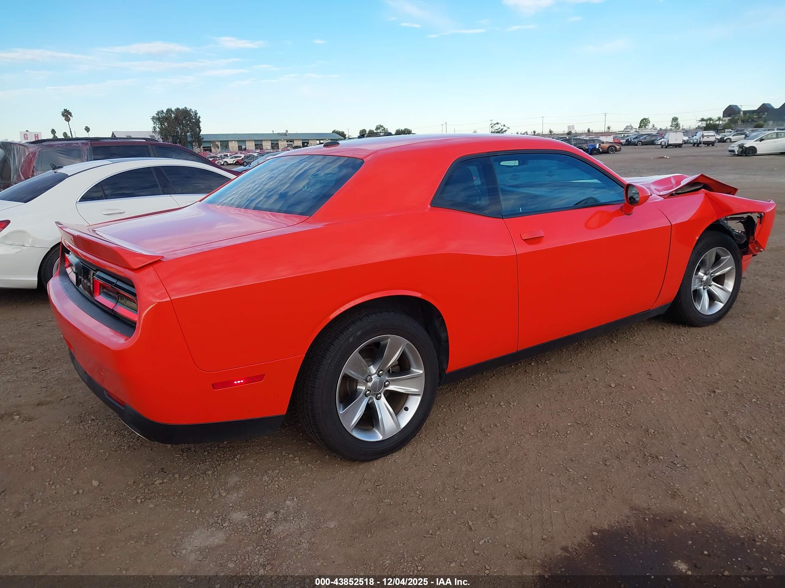 DODGE CHALLENGER image 4