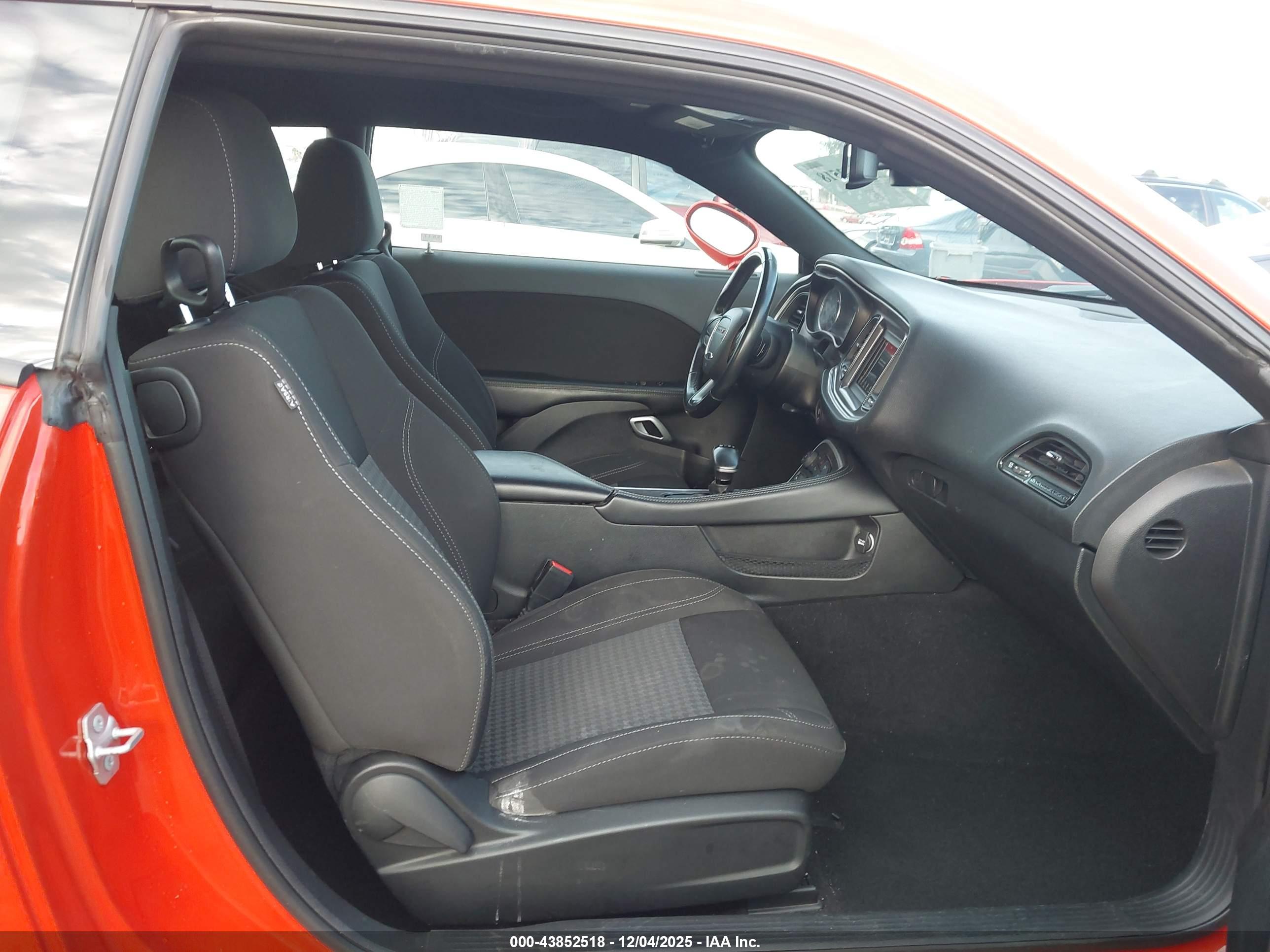 DODGE CHALLENGER image 5
