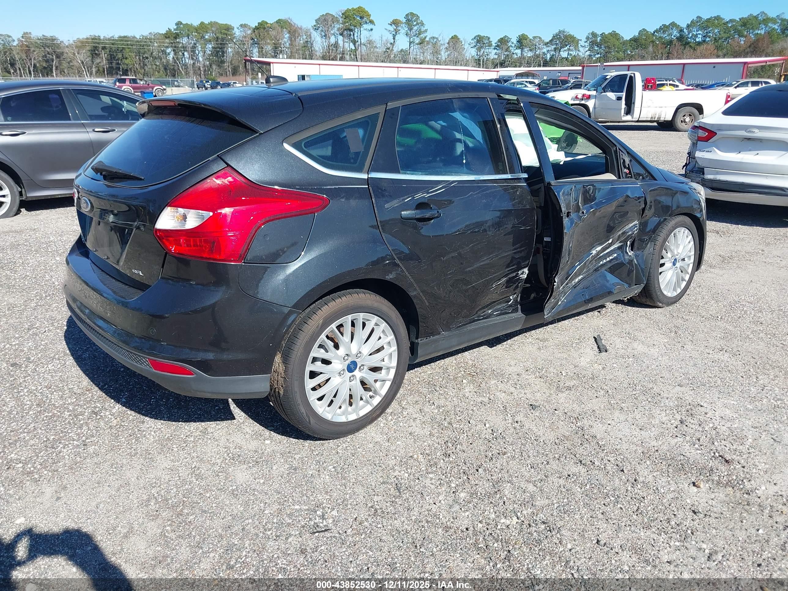 FORD FOCUS image 4