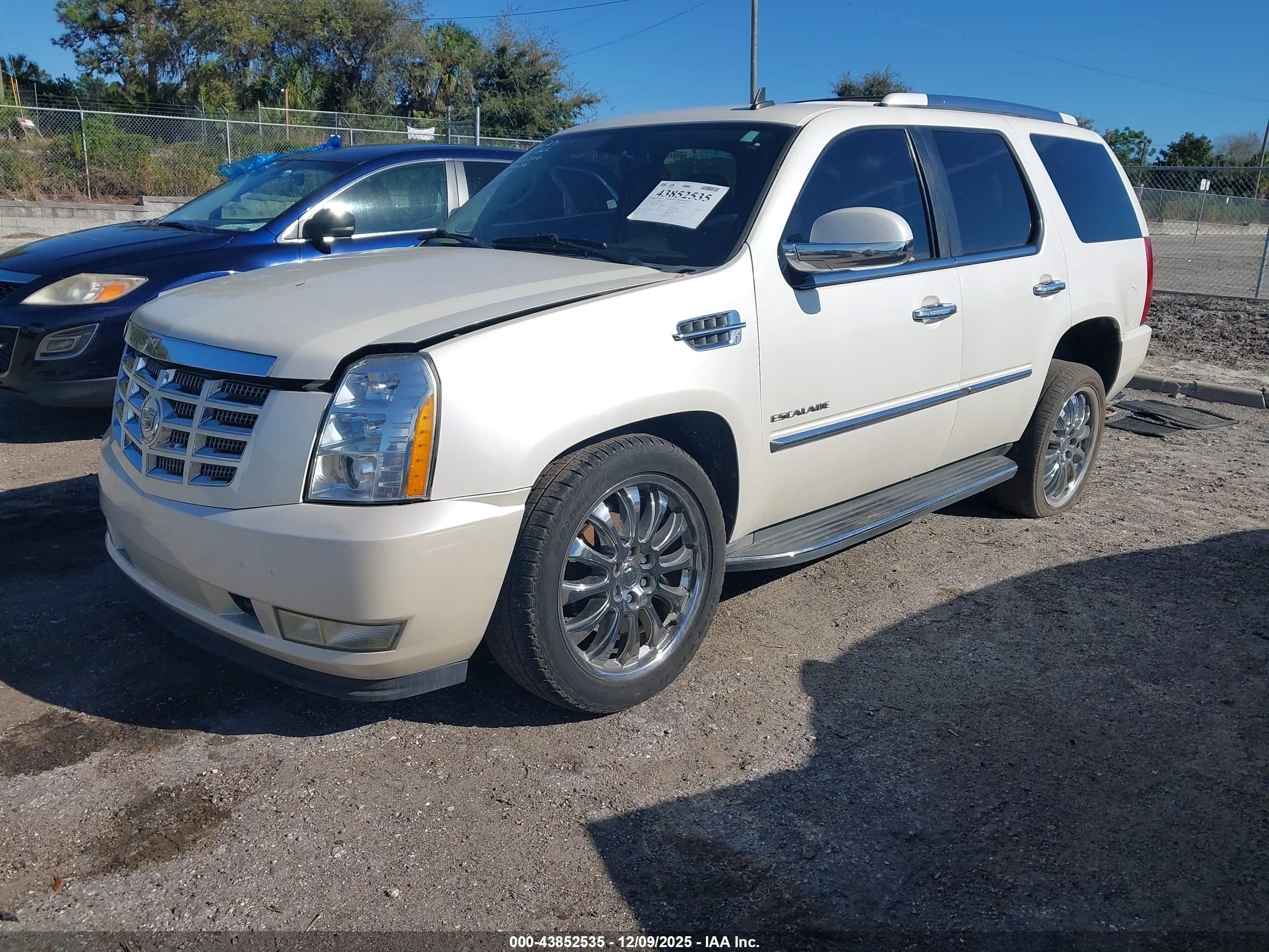 CADILLAC ESCALADE image 2