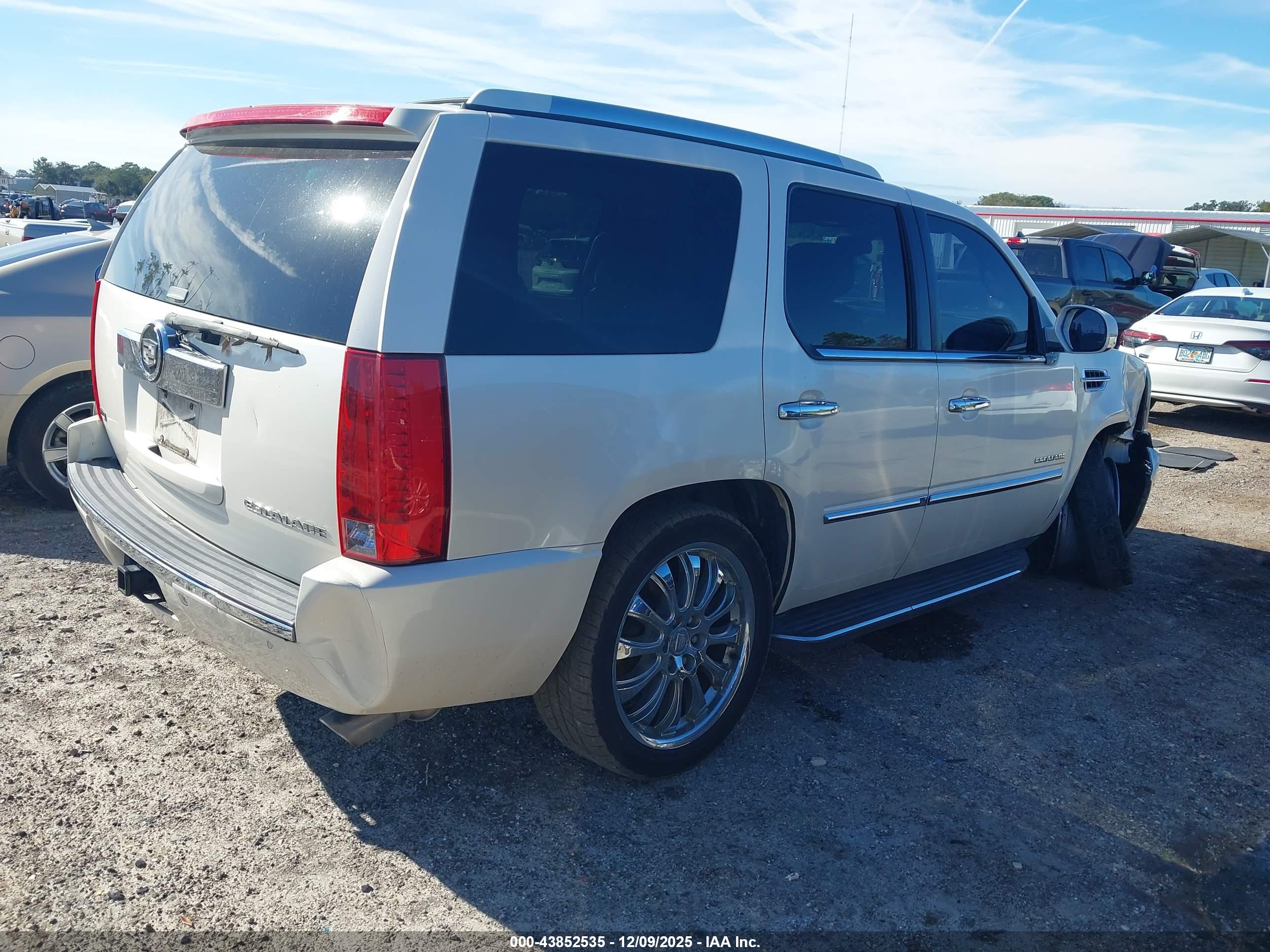 CADILLAC ESCALADE image 4