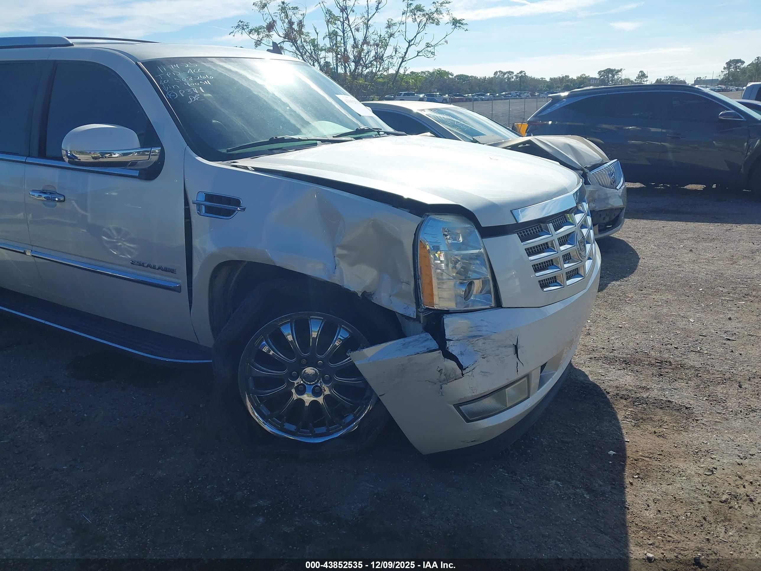 CADILLAC ESCALADE image 6
