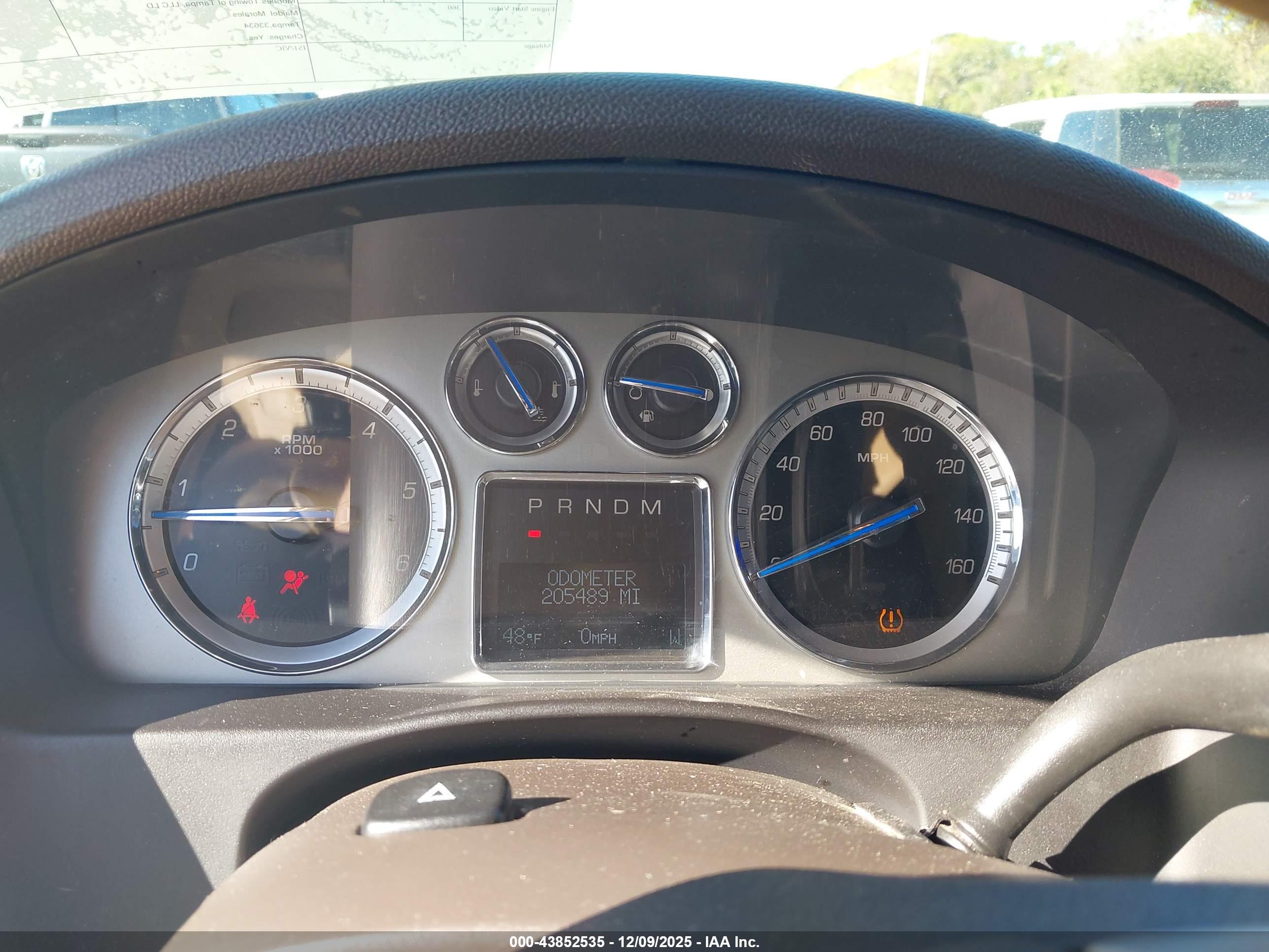 CADILLAC ESCALADE image 7