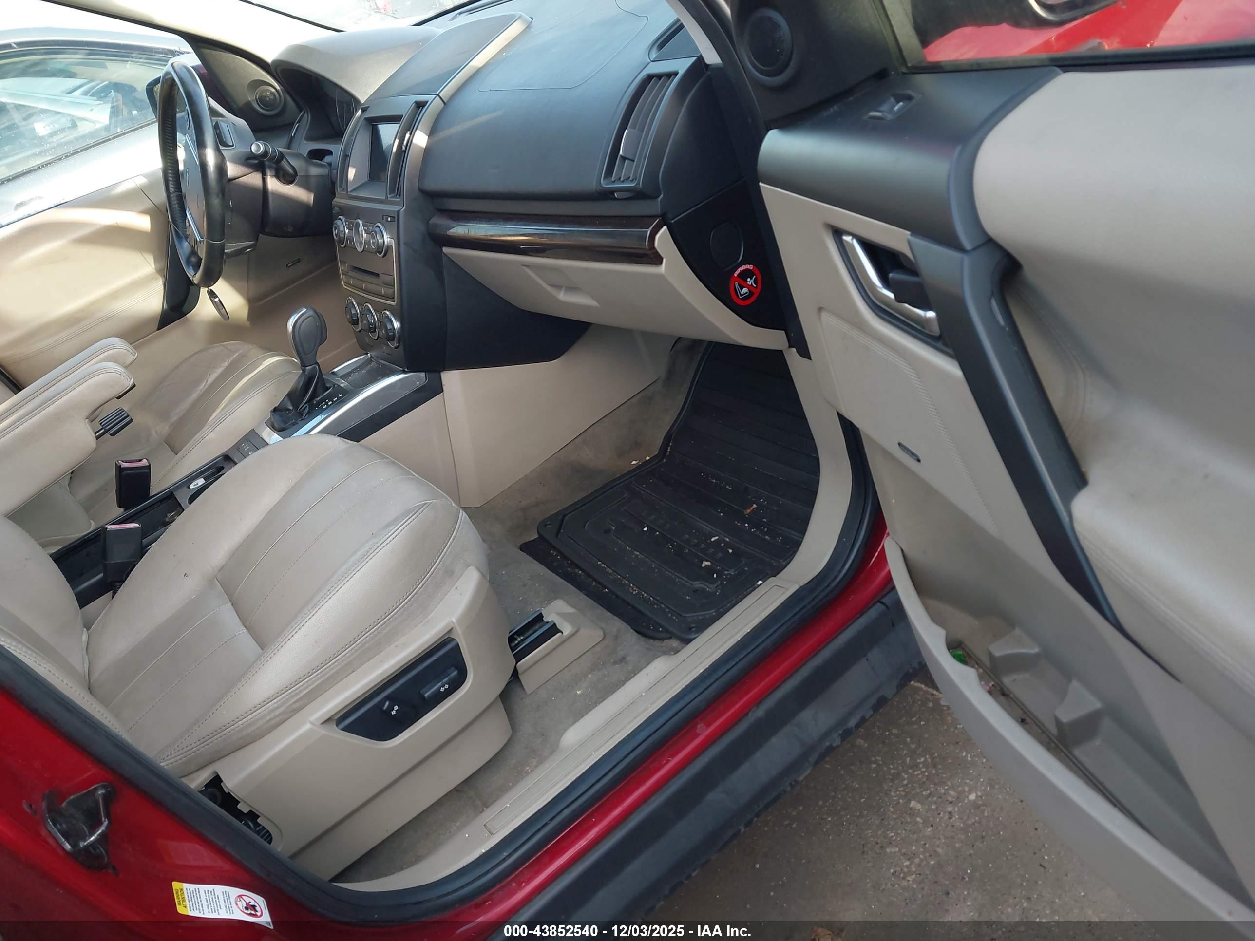 LAND ROVER image 5
