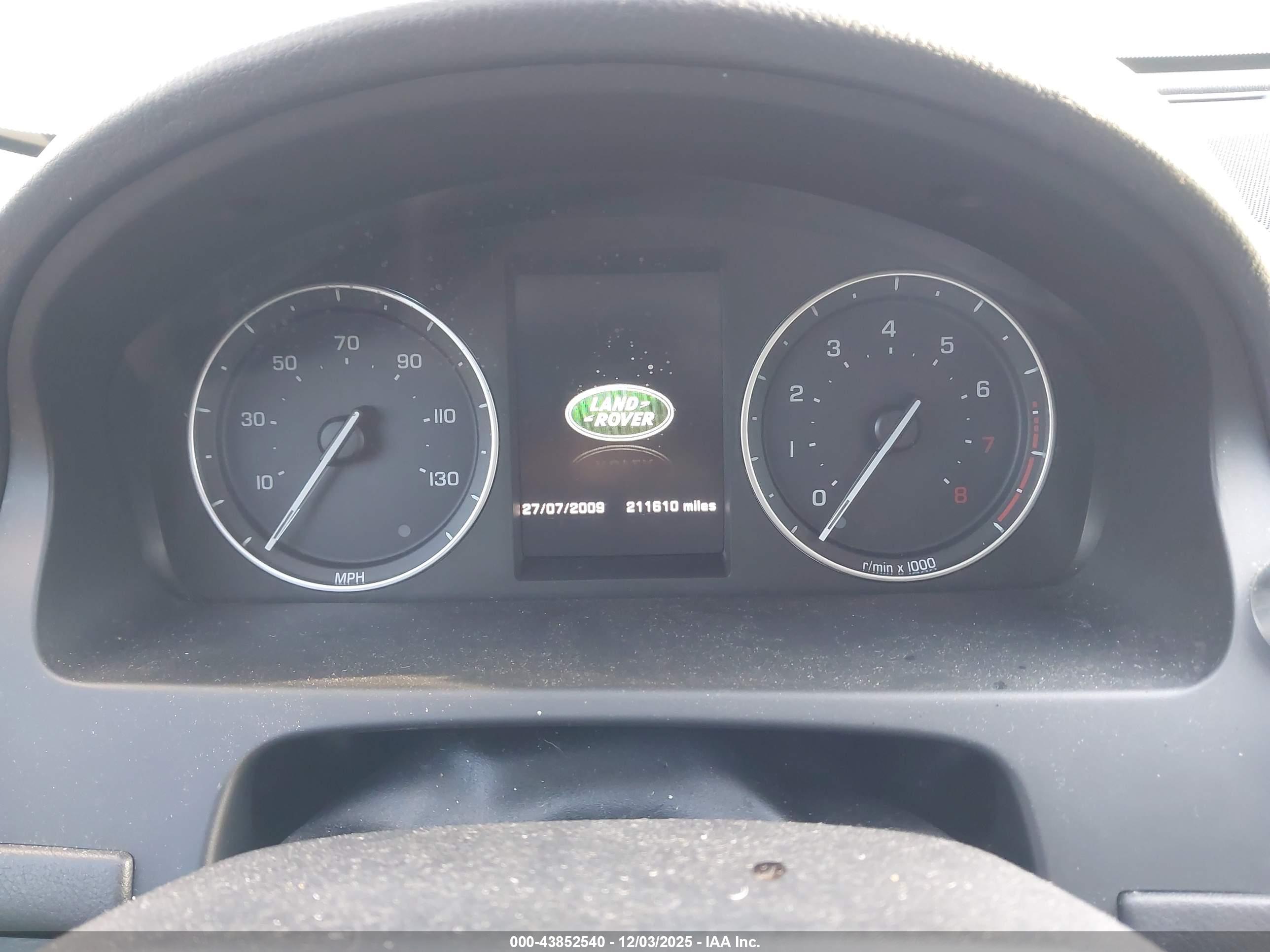 LAND ROVER image 7