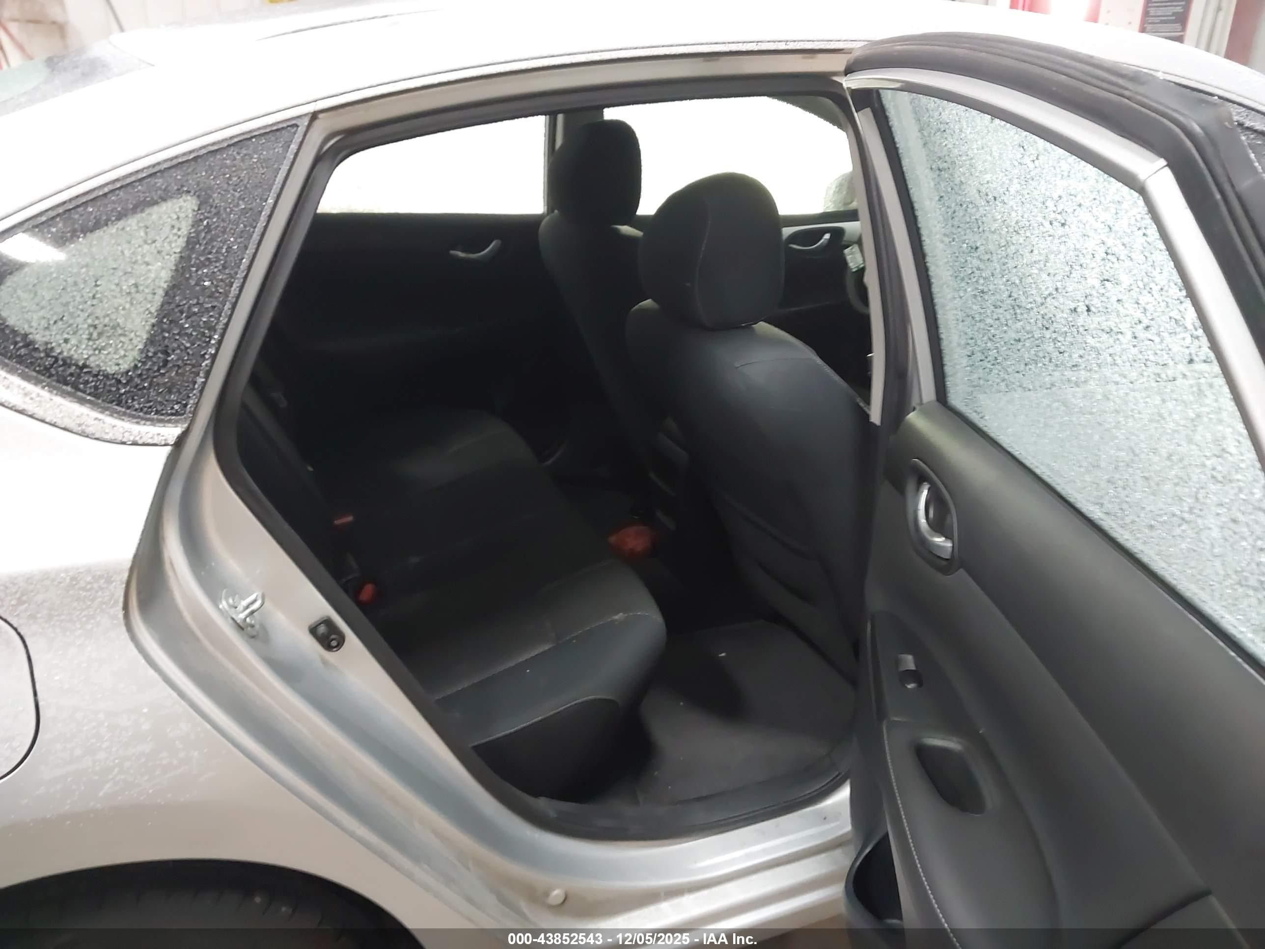 NISSAN SENTRA image 8