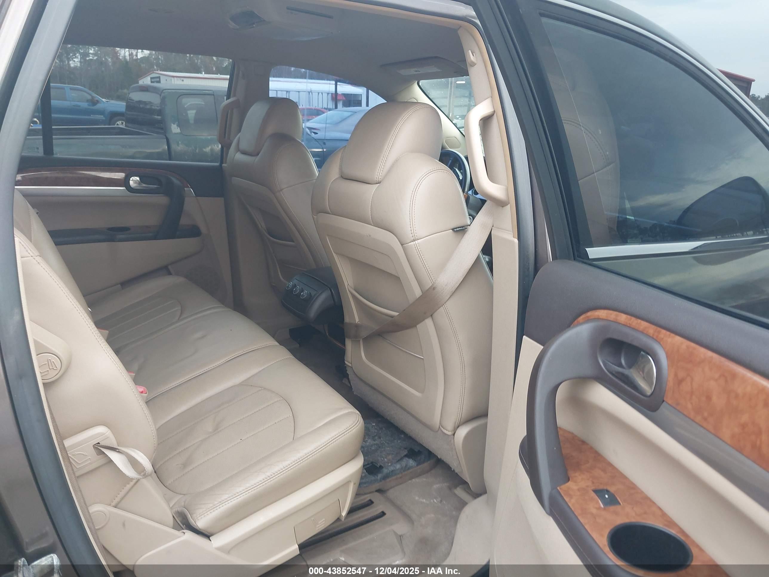 BUICK ENCLAVE image 8