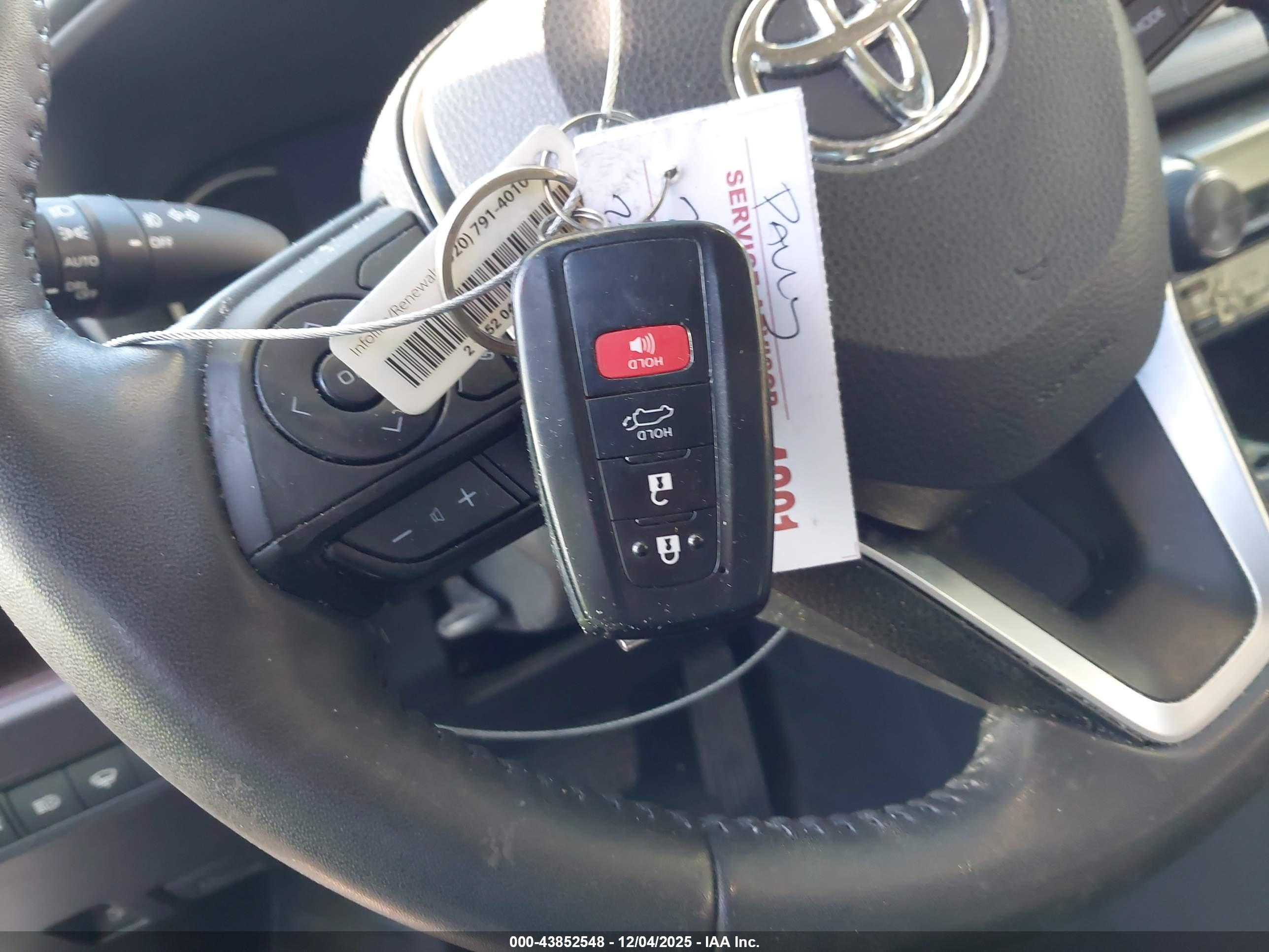 TOYOTA RAV4 image 11