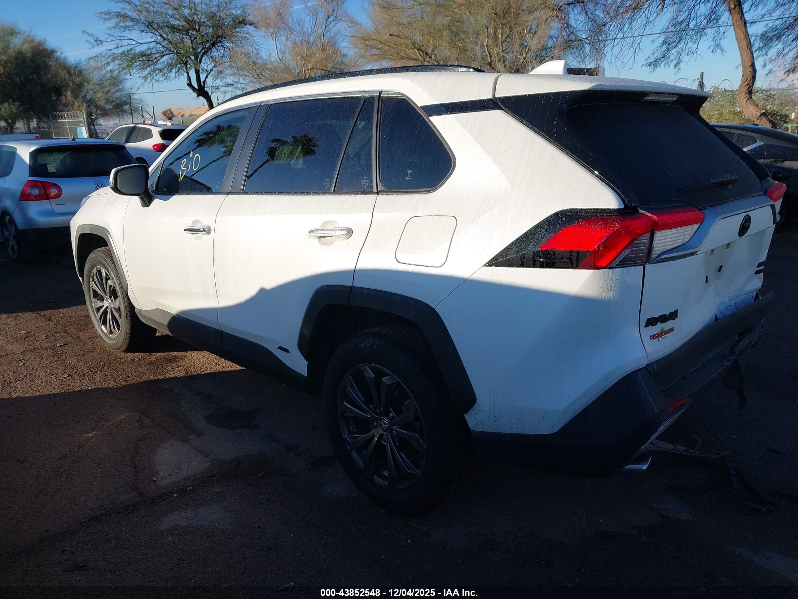 TOYOTA RAV4 image 3