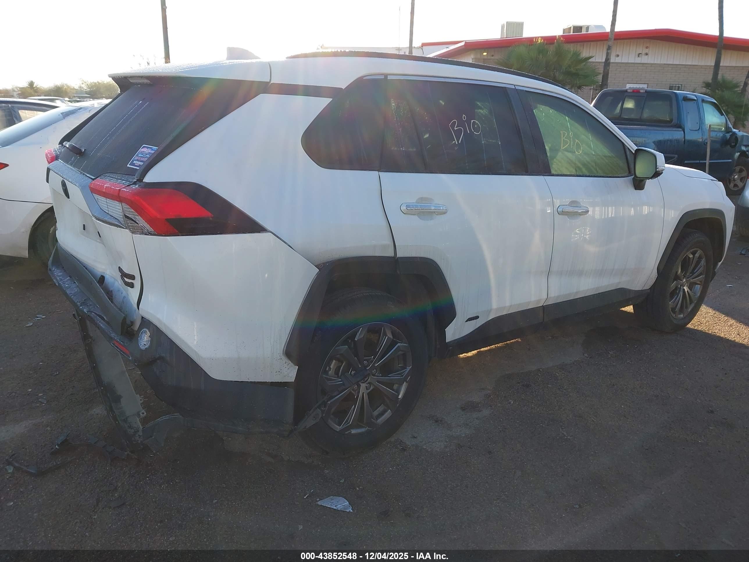 TOYOTA RAV4 image 4