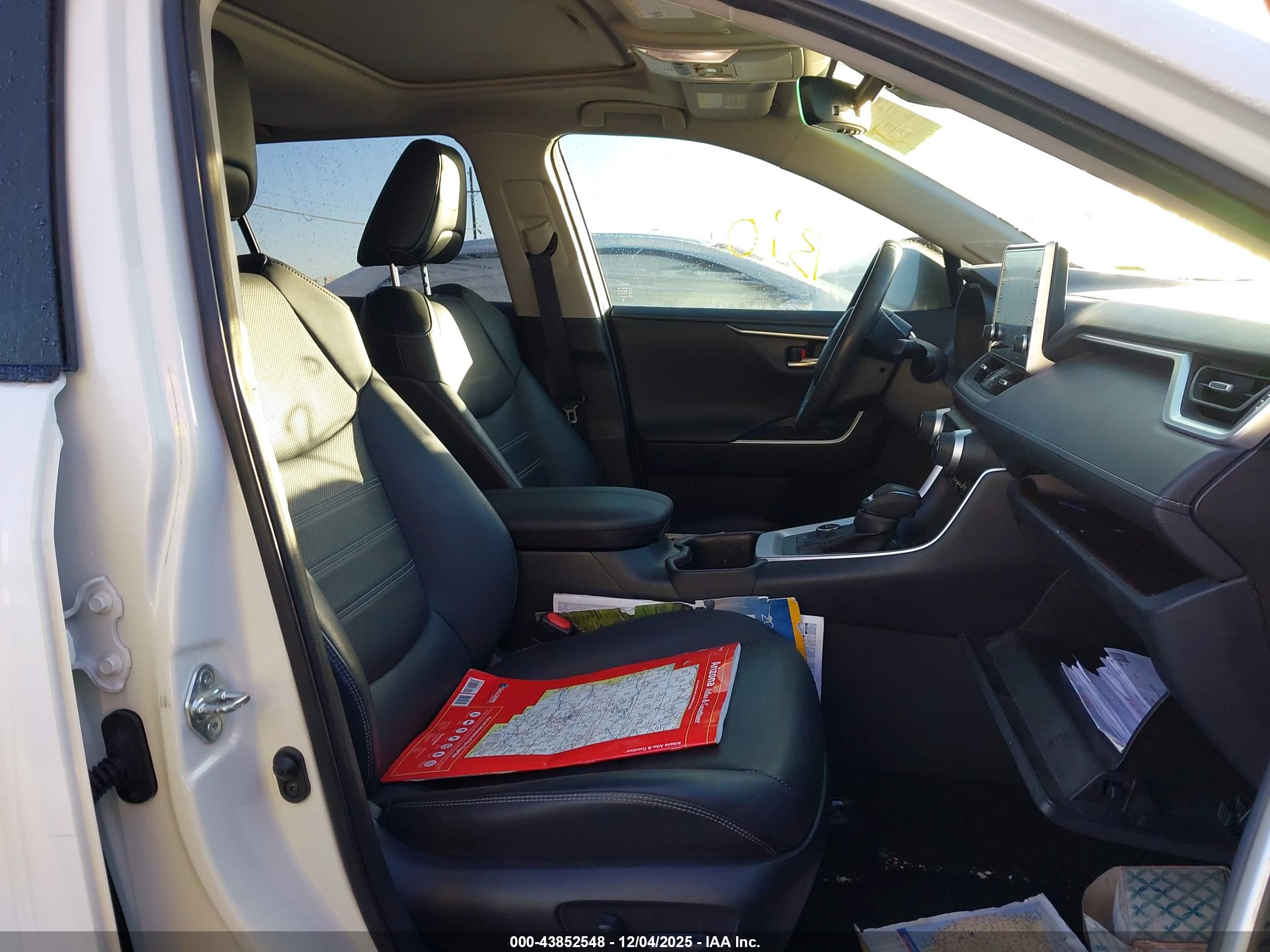 TOYOTA RAV4 image 5