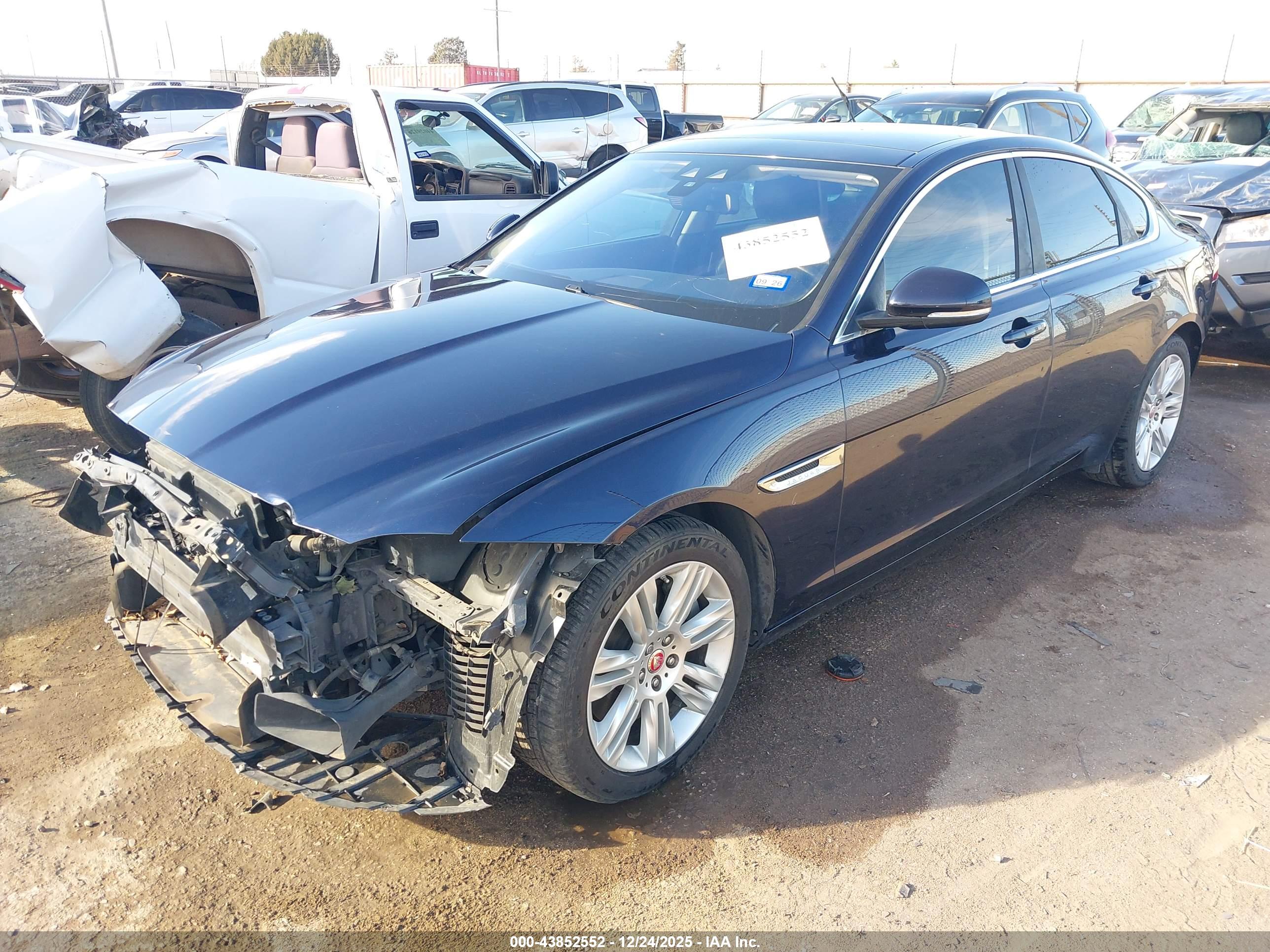 JAGUAR XF image 2