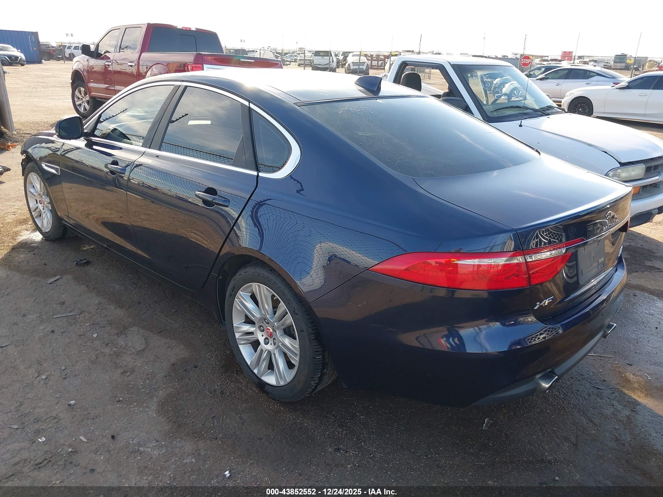 JAGUAR XF image 3