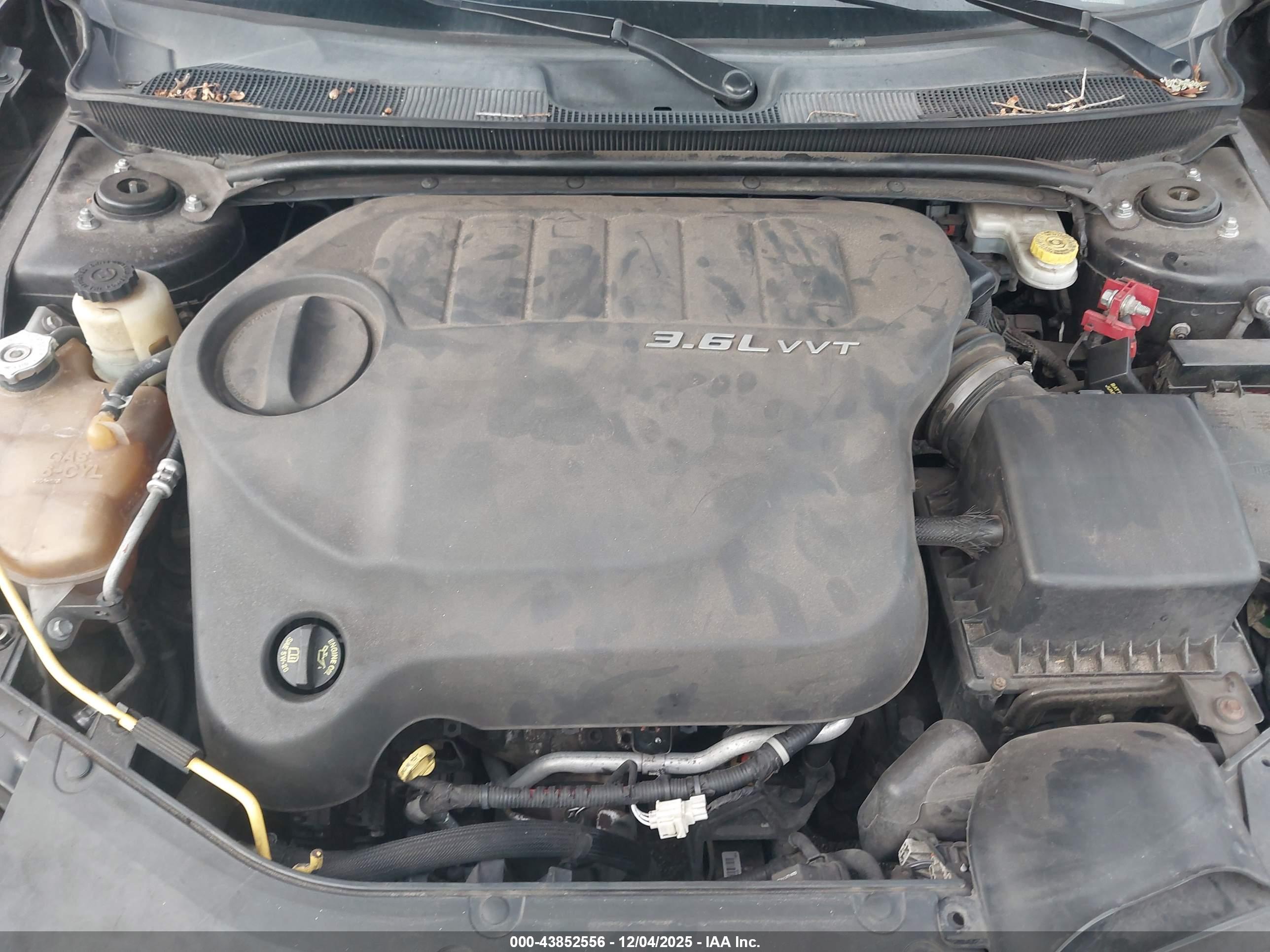 CHRYSLER 200 image 10