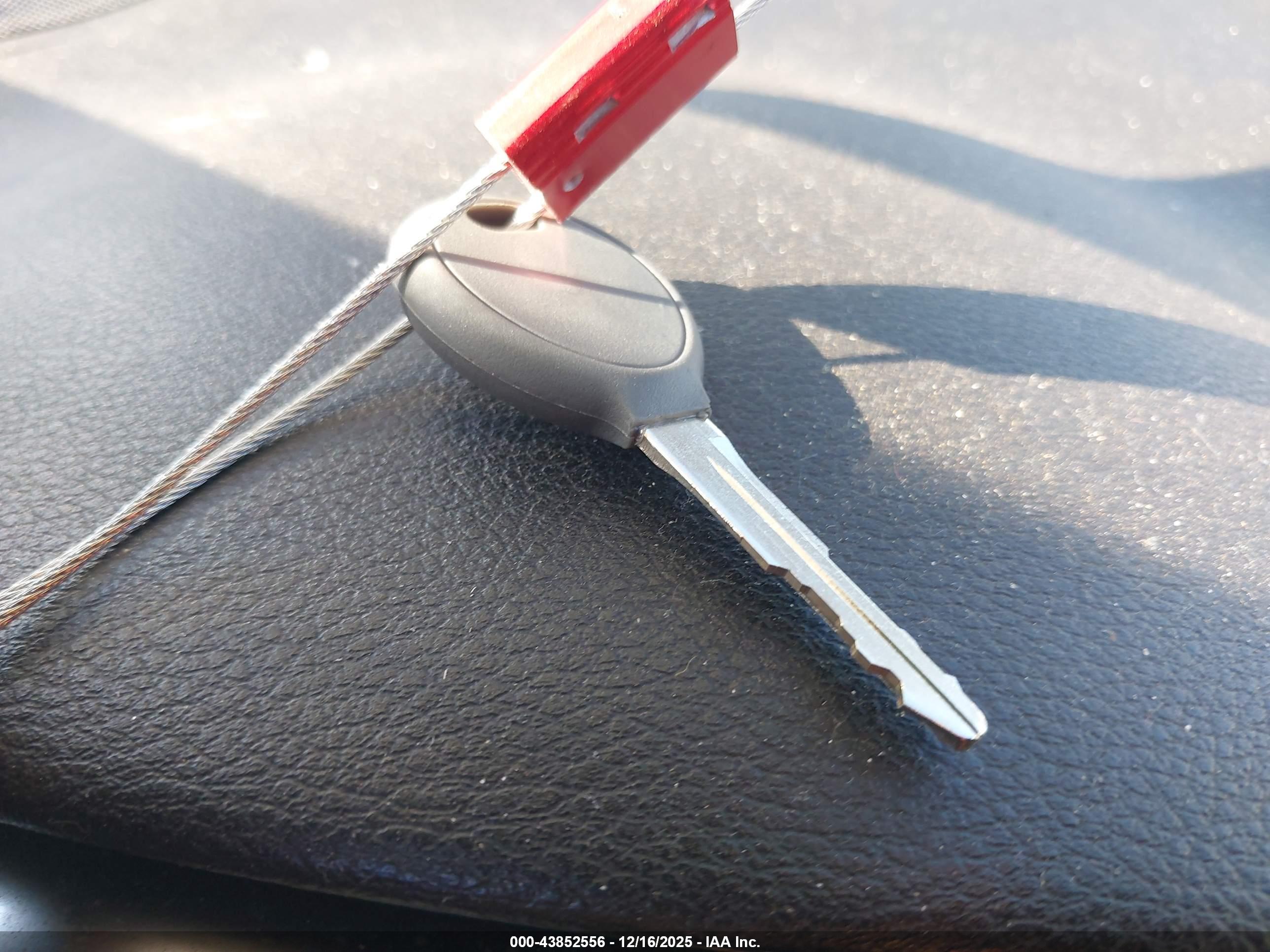 CHRYSLER 200 image 11