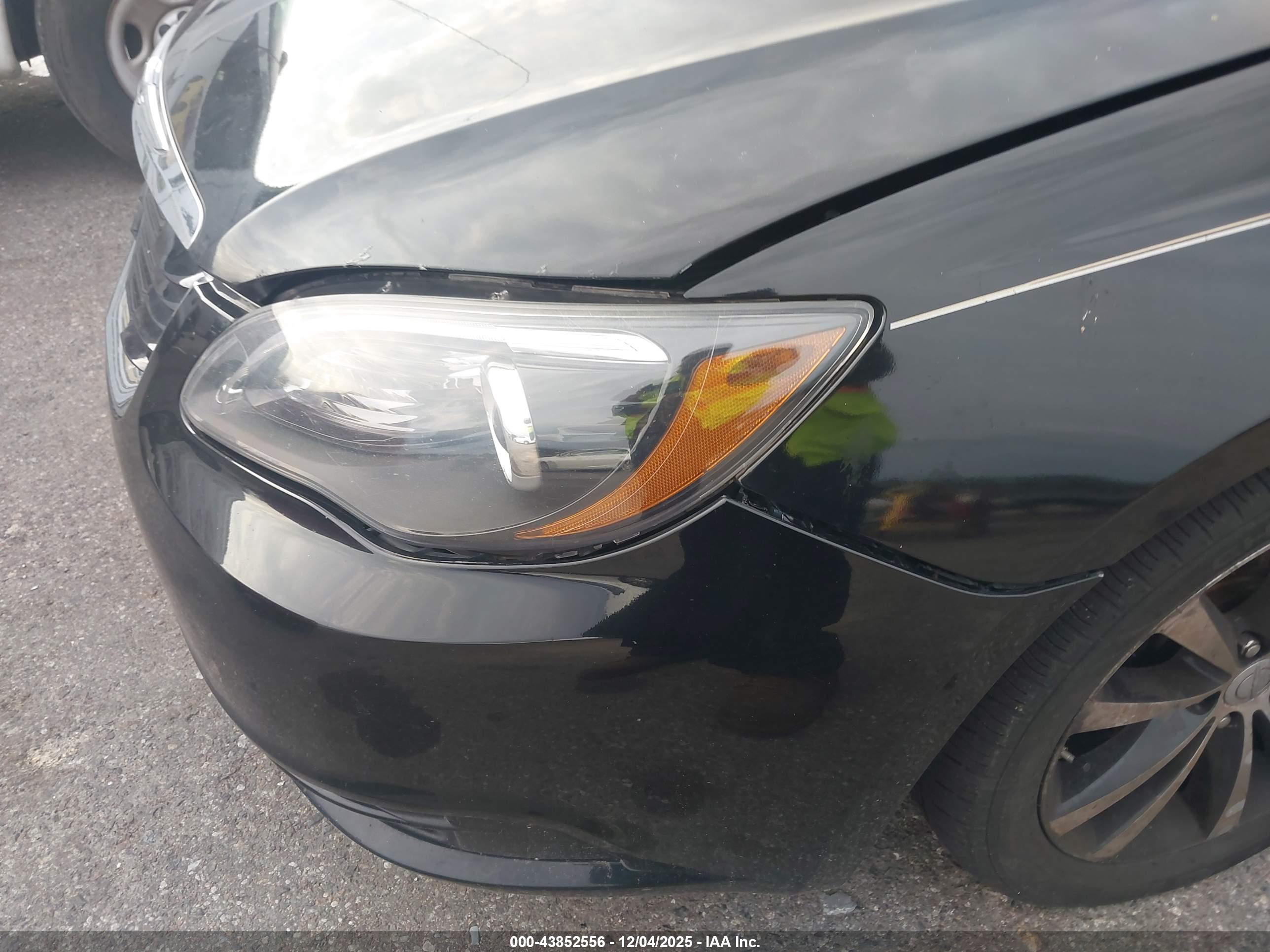 CHRYSLER 200 image 6