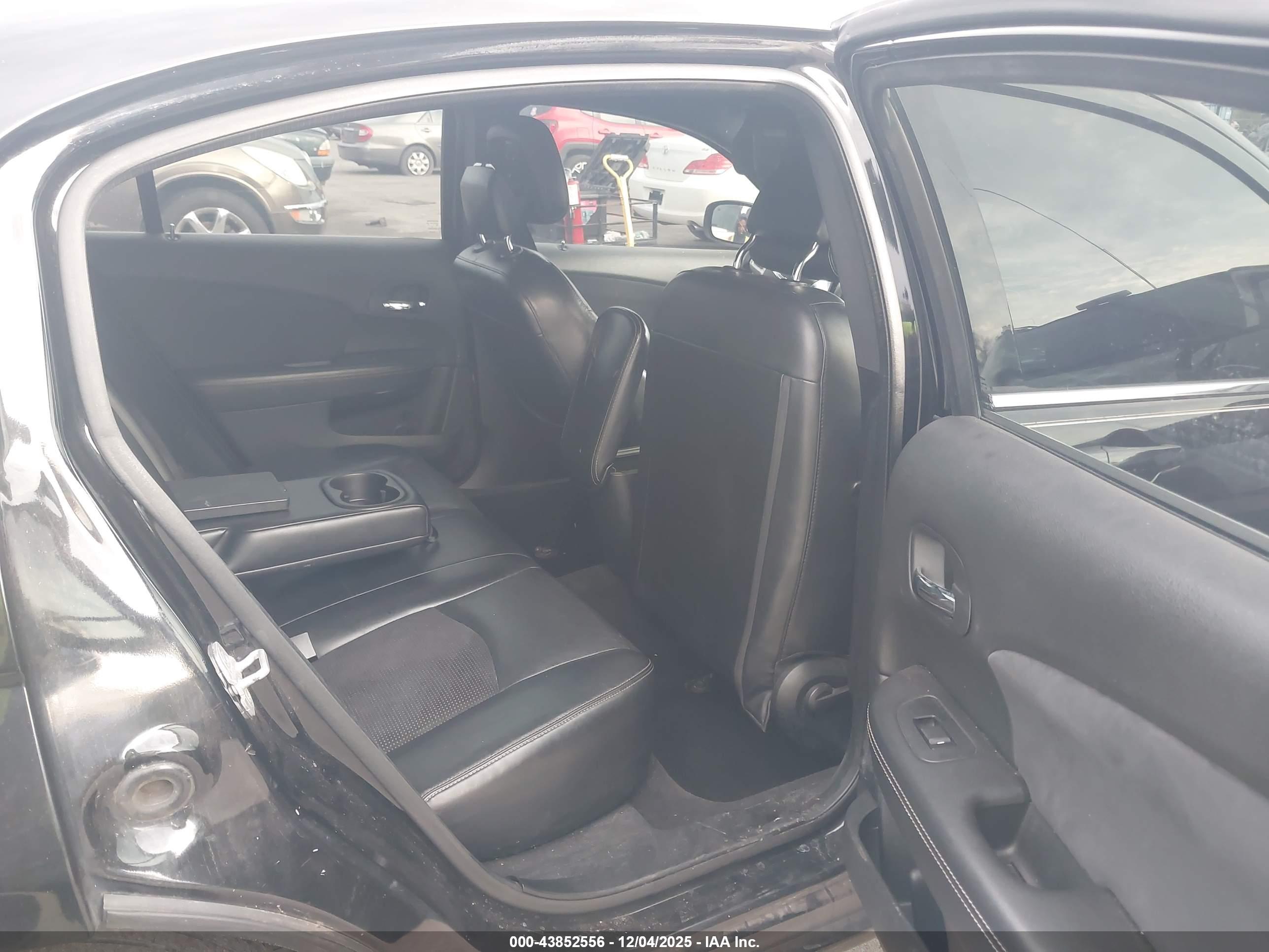 CHRYSLER 200 image 8