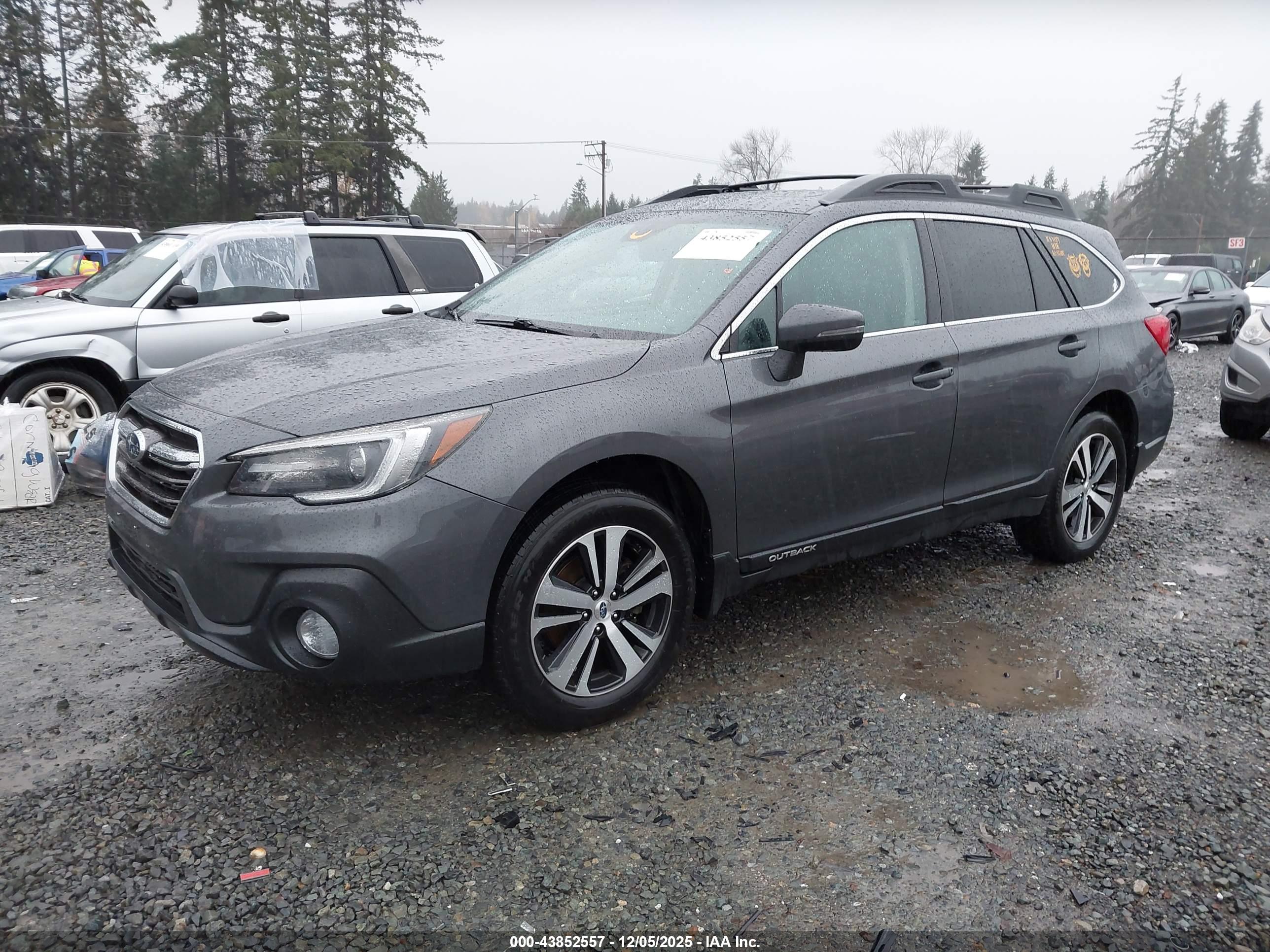 SUBARU OUTBACK image 2