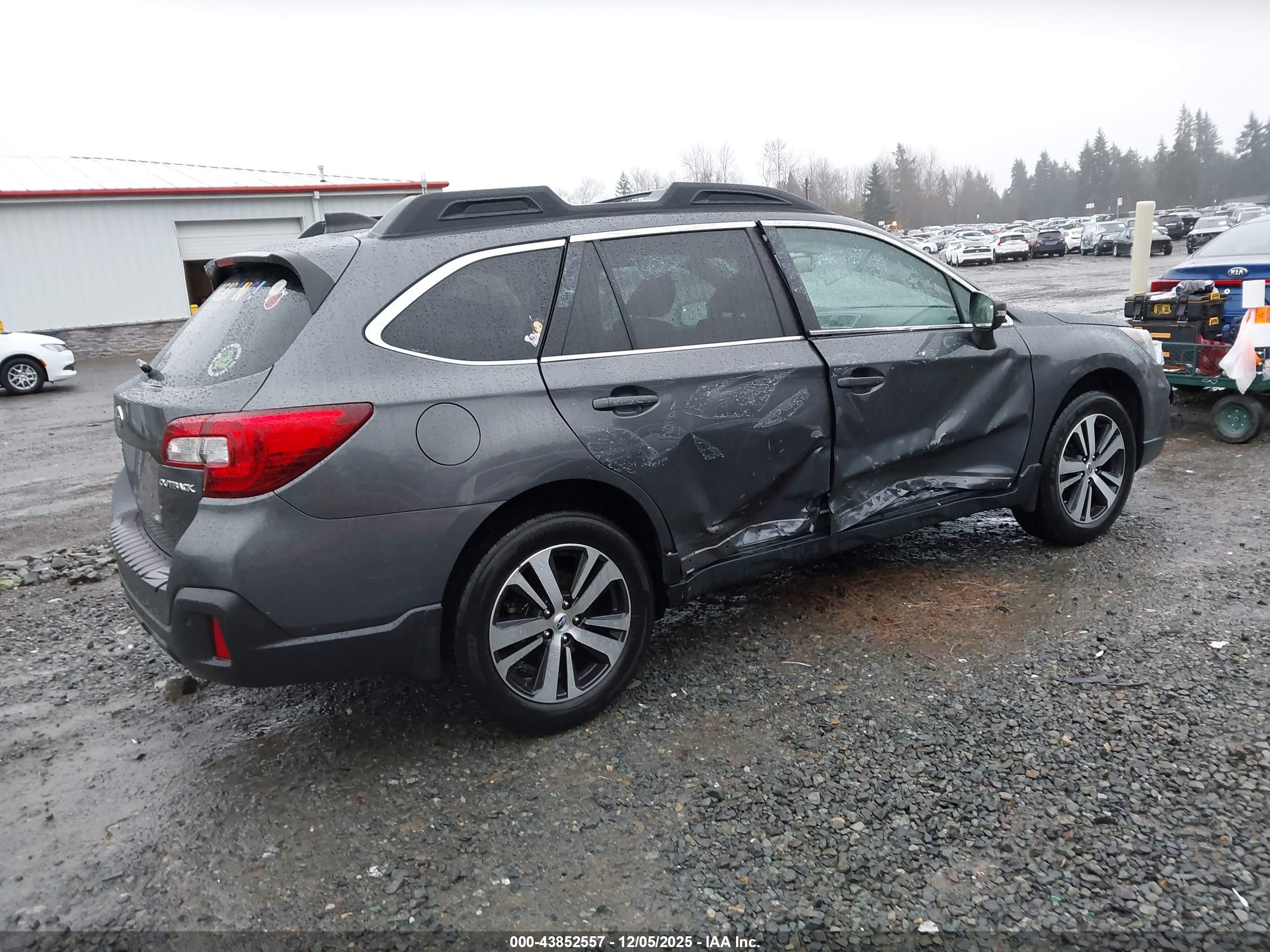 SUBARU OUTBACK image 4