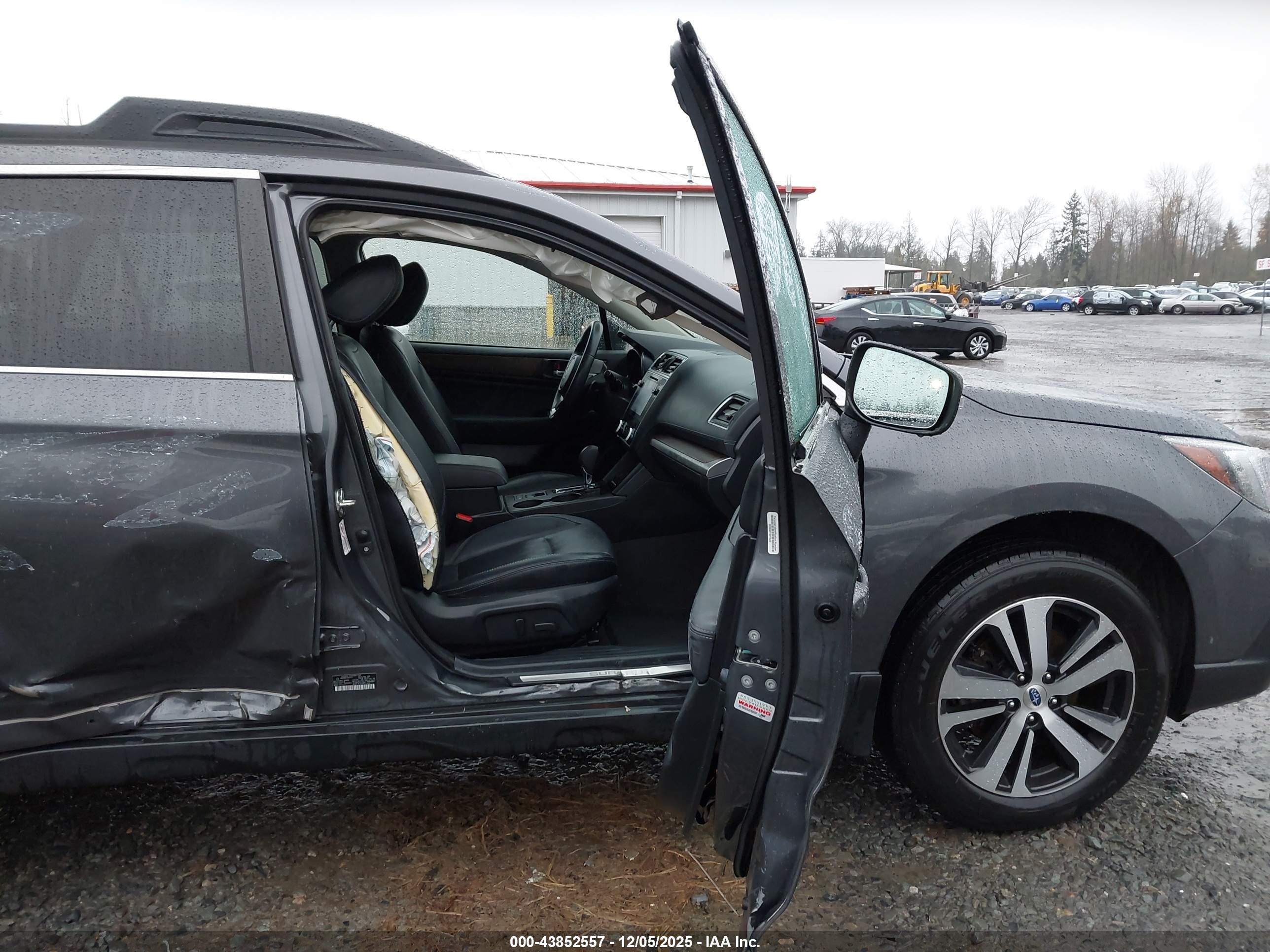 SUBARU OUTBACK image 5