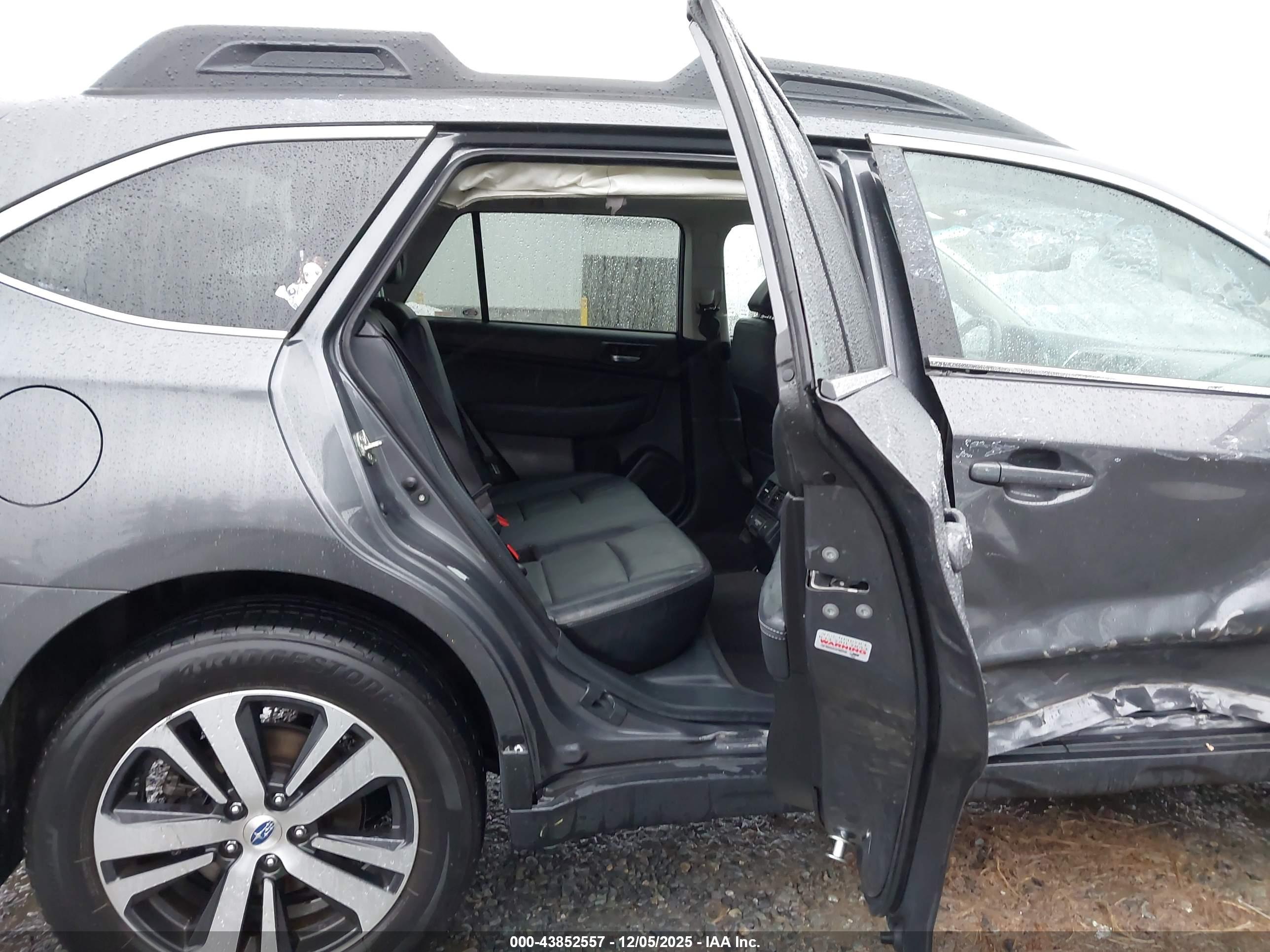 SUBARU OUTBACK image 8