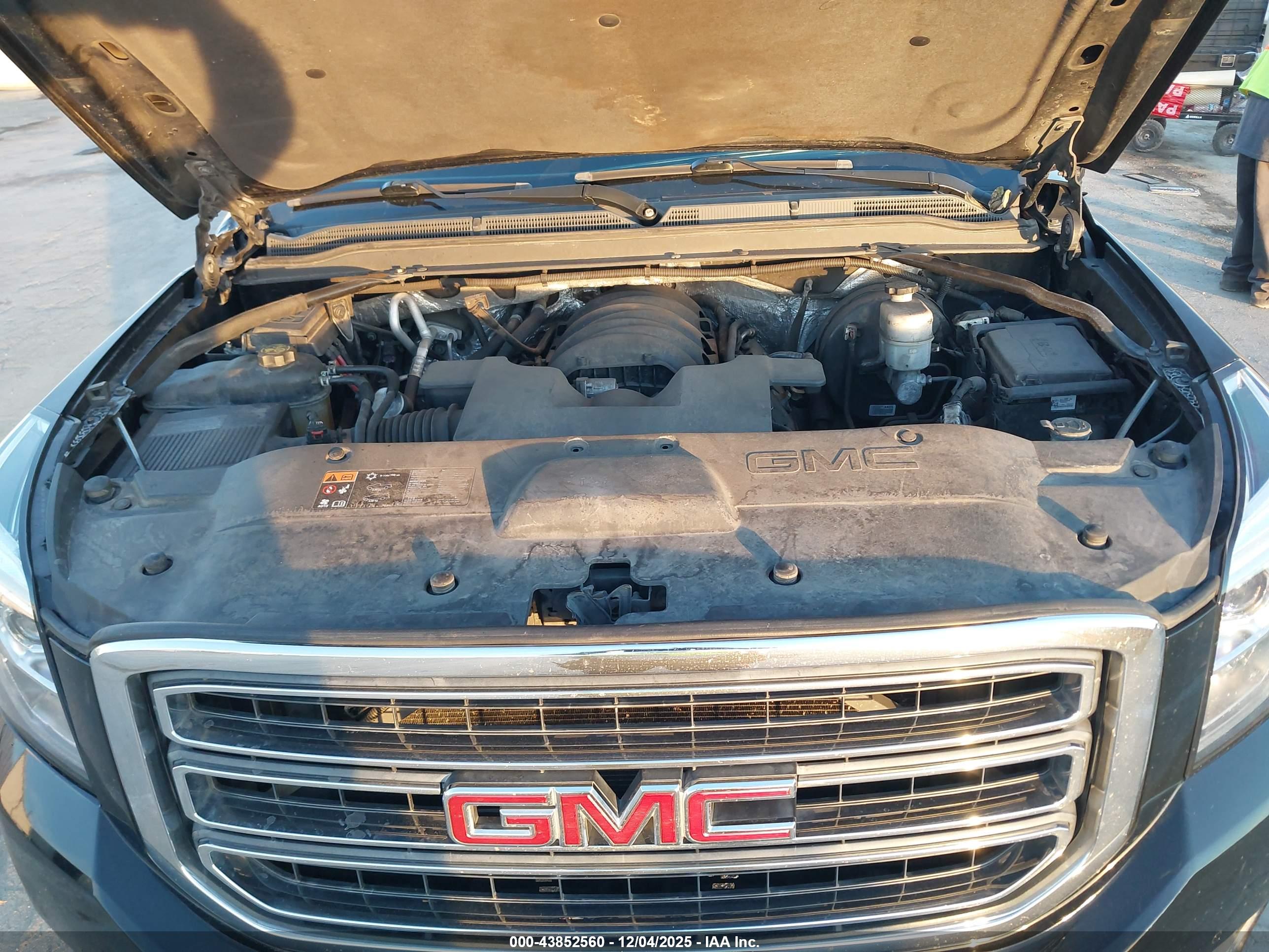 GMC YUKON image 10