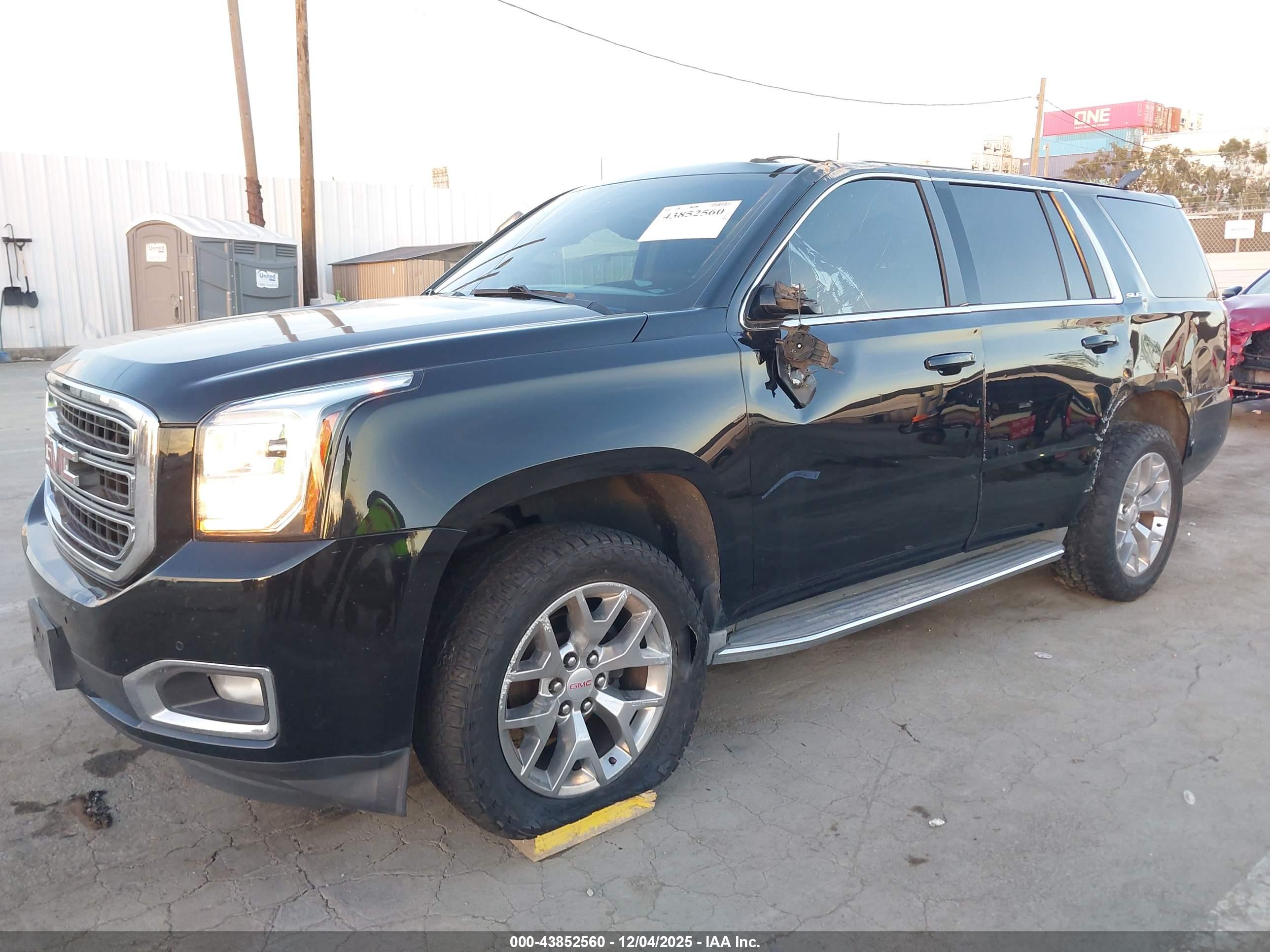 GMC YUKON image 2