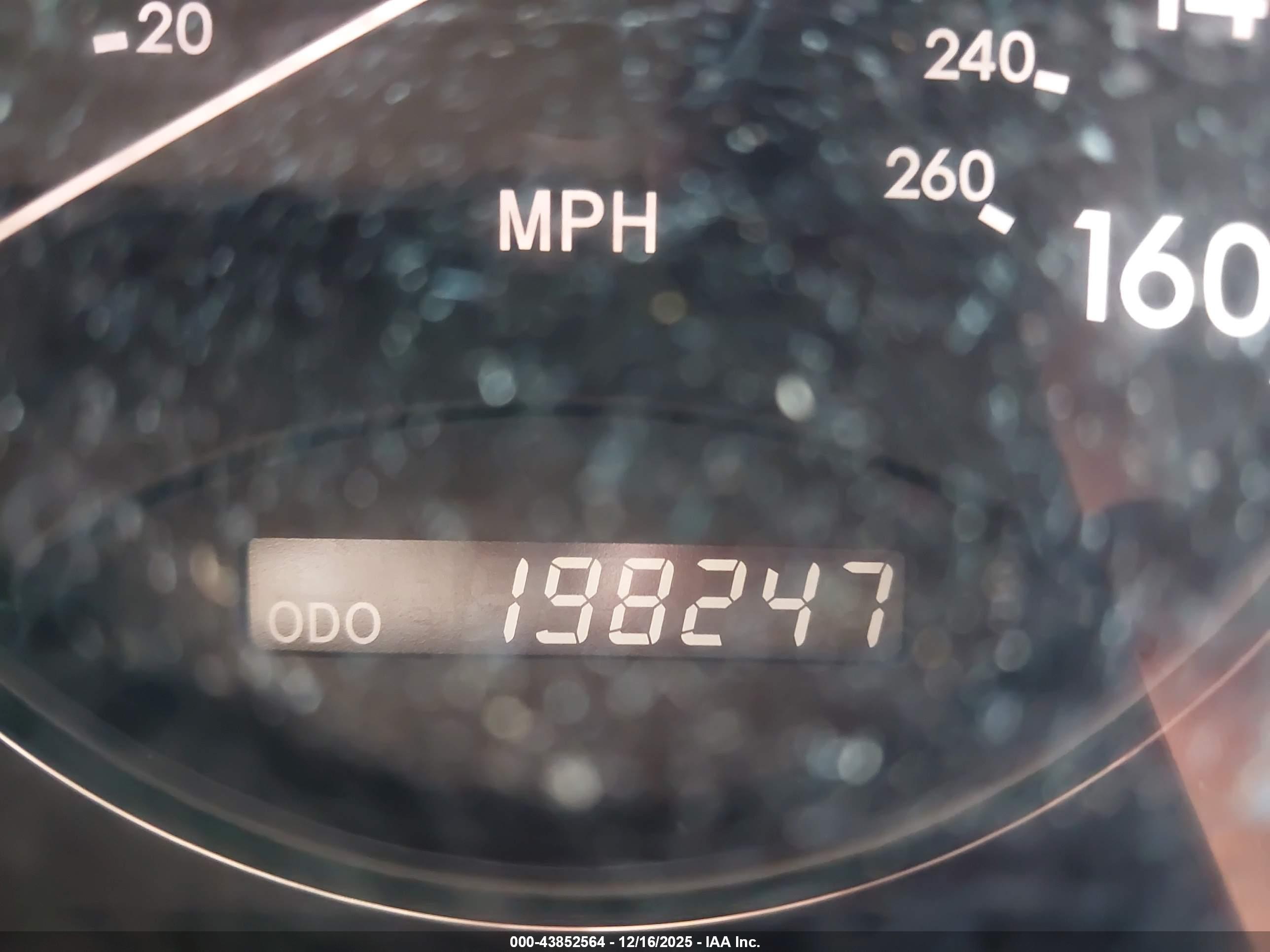 TOYOTA AVALON image 7