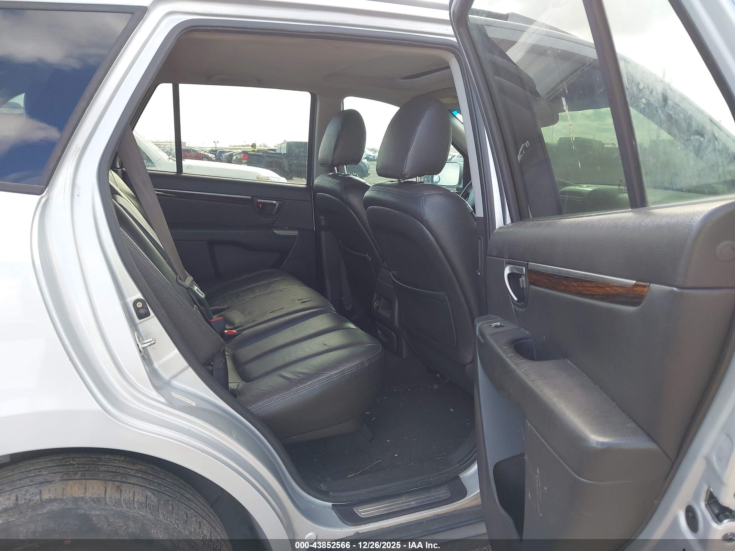 HYUNDAI SANTA image 8