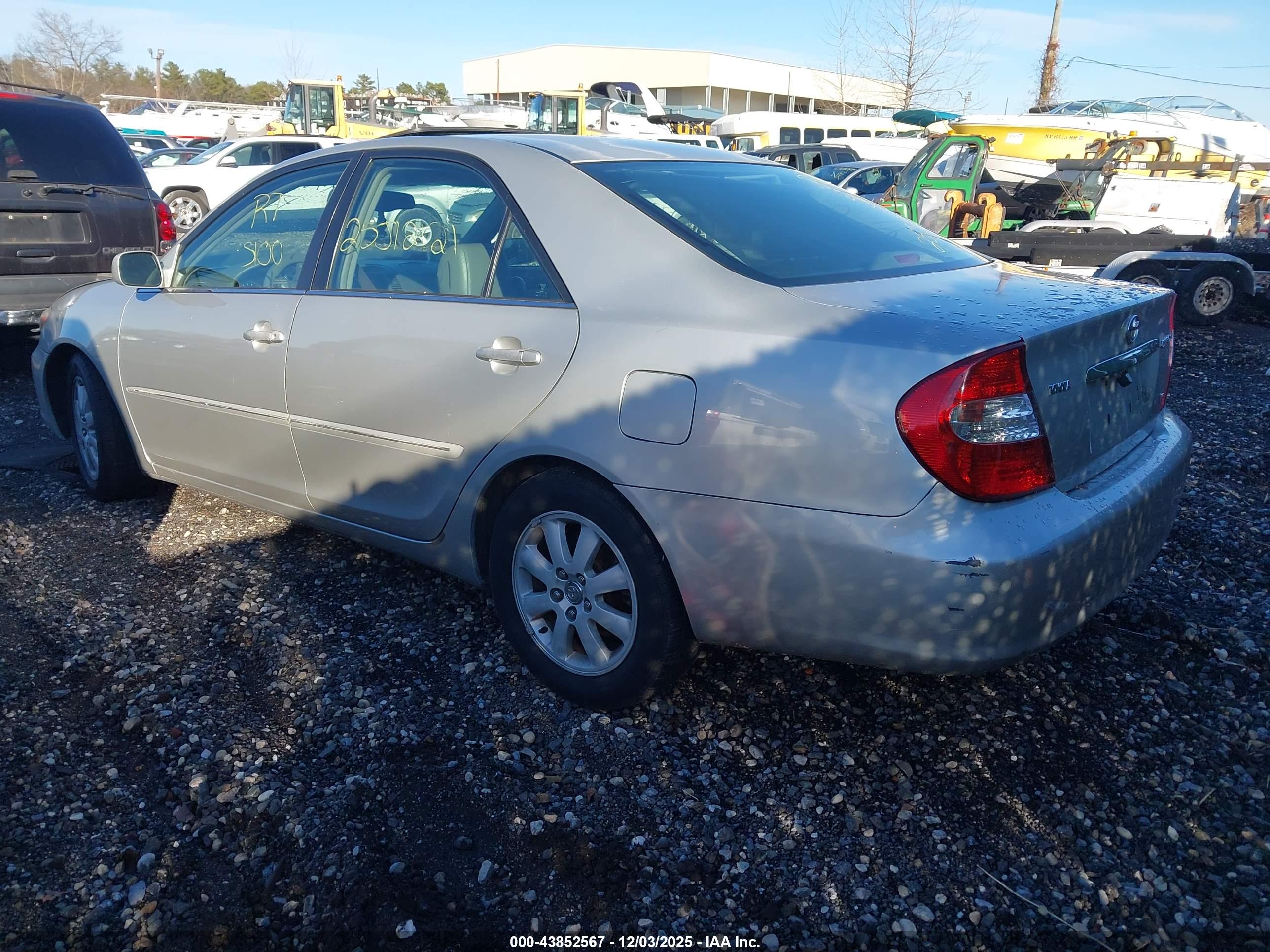 TOYOTA CAMRY image 3