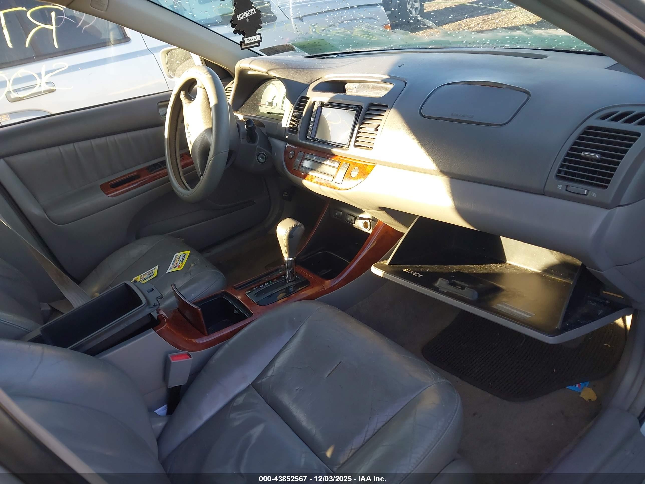 TOYOTA CAMRY image 5