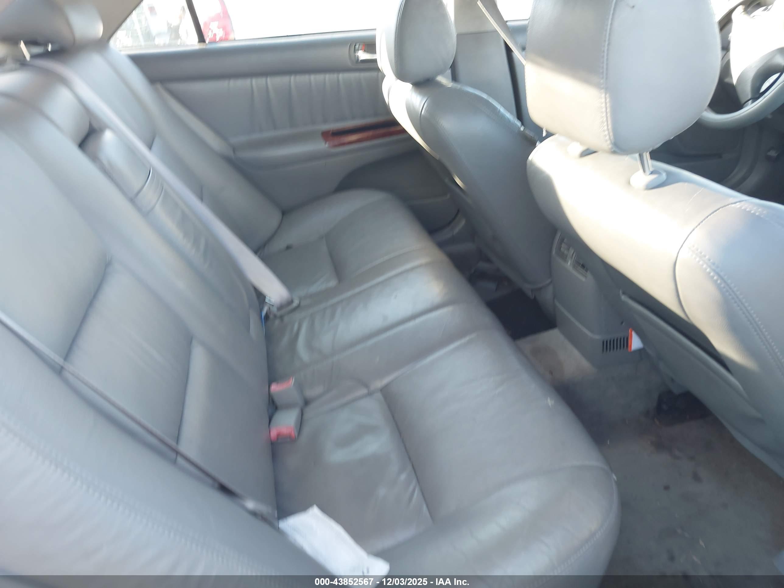 TOYOTA CAMRY image 8